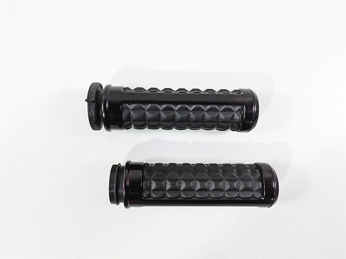 2019 Harley Softail FXDR 114 Dominion Hand Grip Set 56100231 {{ shop.shopifyCountryName }} - Mototech271