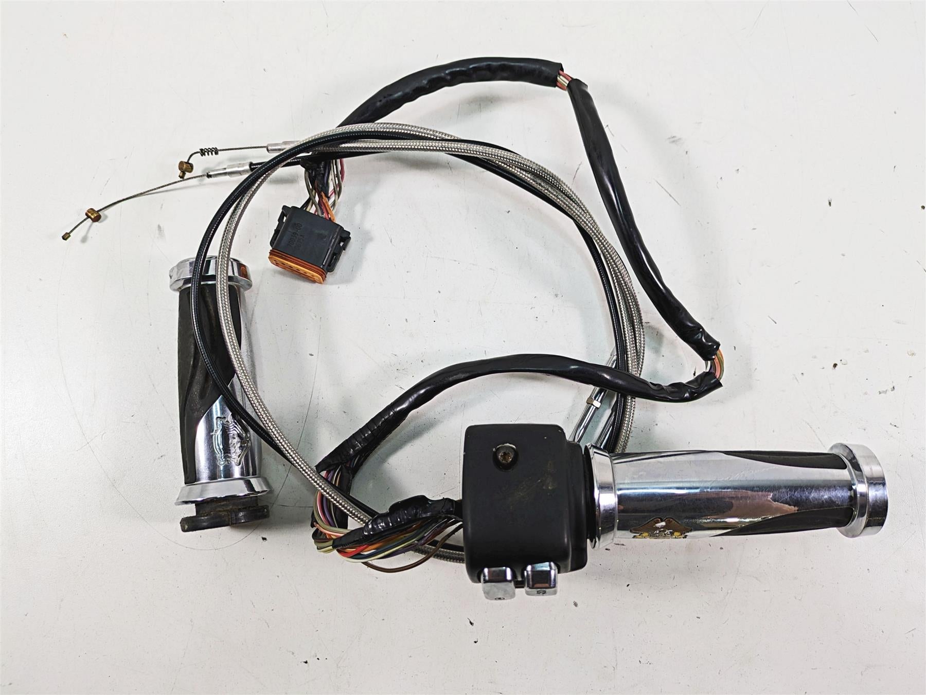2005 Harley Touring FLHTCUI Electra Glide Right Control Switch - Read 71589-96 {{ shop.shopifyCountryName }} - Mototech271