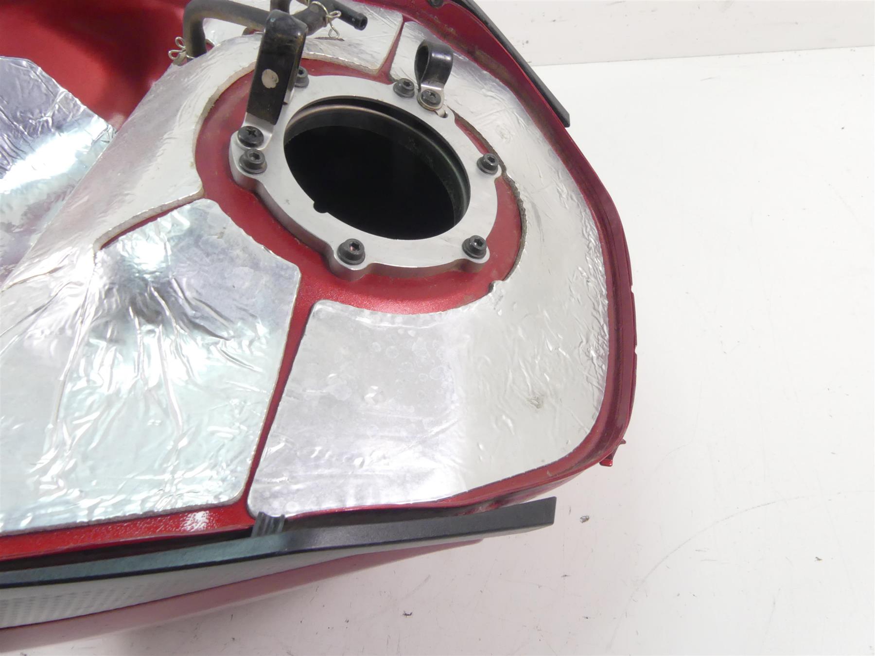 2008 Yamaha FZ1 Fazer Fuel Gas Petrol Tank - Dented 2D1-YK241-00 {{ shop.shopifyCountryName }} - Mototech271