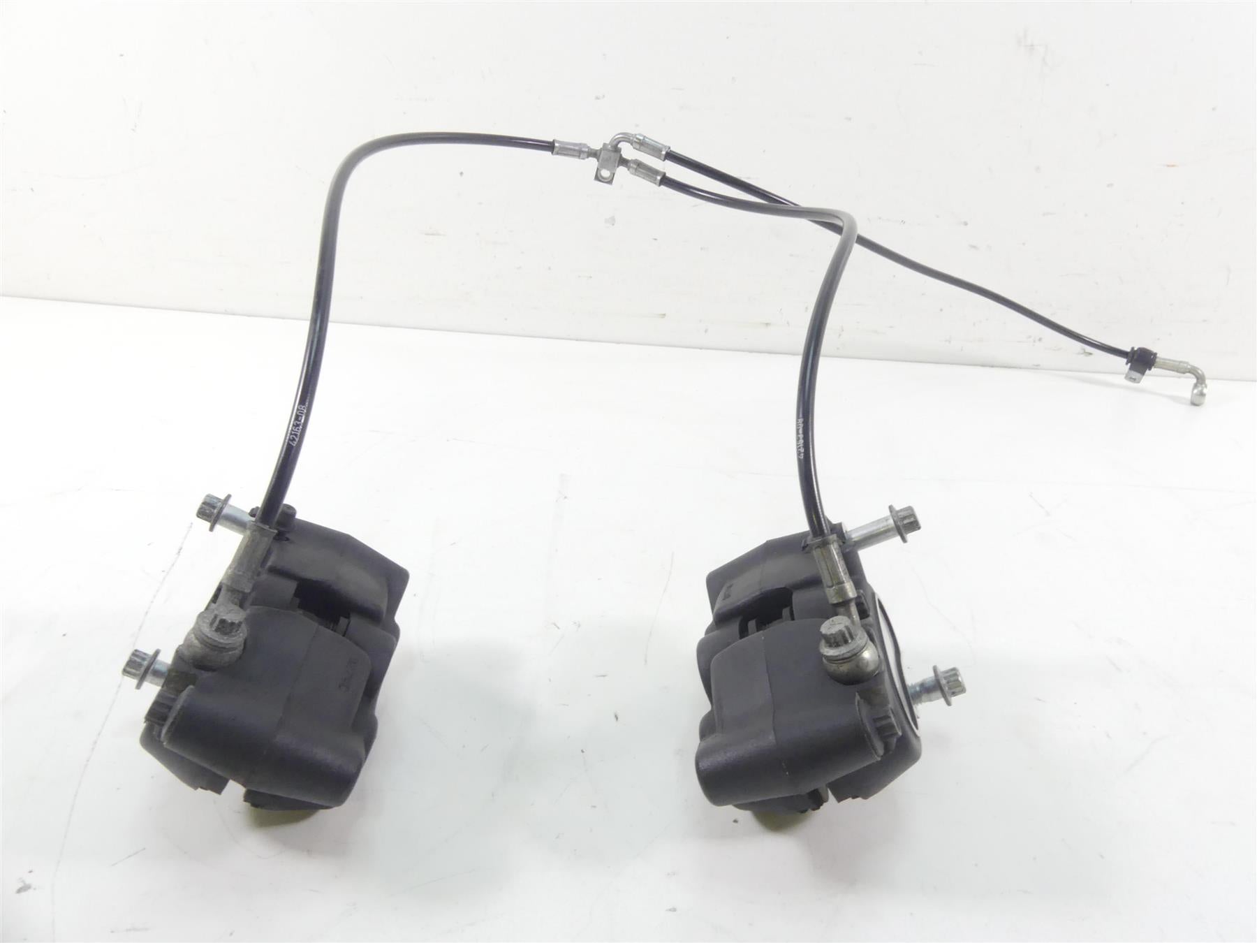 2014 Harley Dyna FXDF Fat Bob Front Dual Brake Caliper Set 41300001 41300002 {{ shop.shopifyCountryName }} - Mototech271