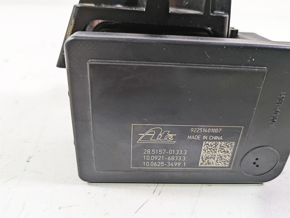 2023 Triumph Street Triple 765 RS Abs Brake Pump Module T2025961 T2025959 {{ shop.shopifyCountryName }} - Mototech271
