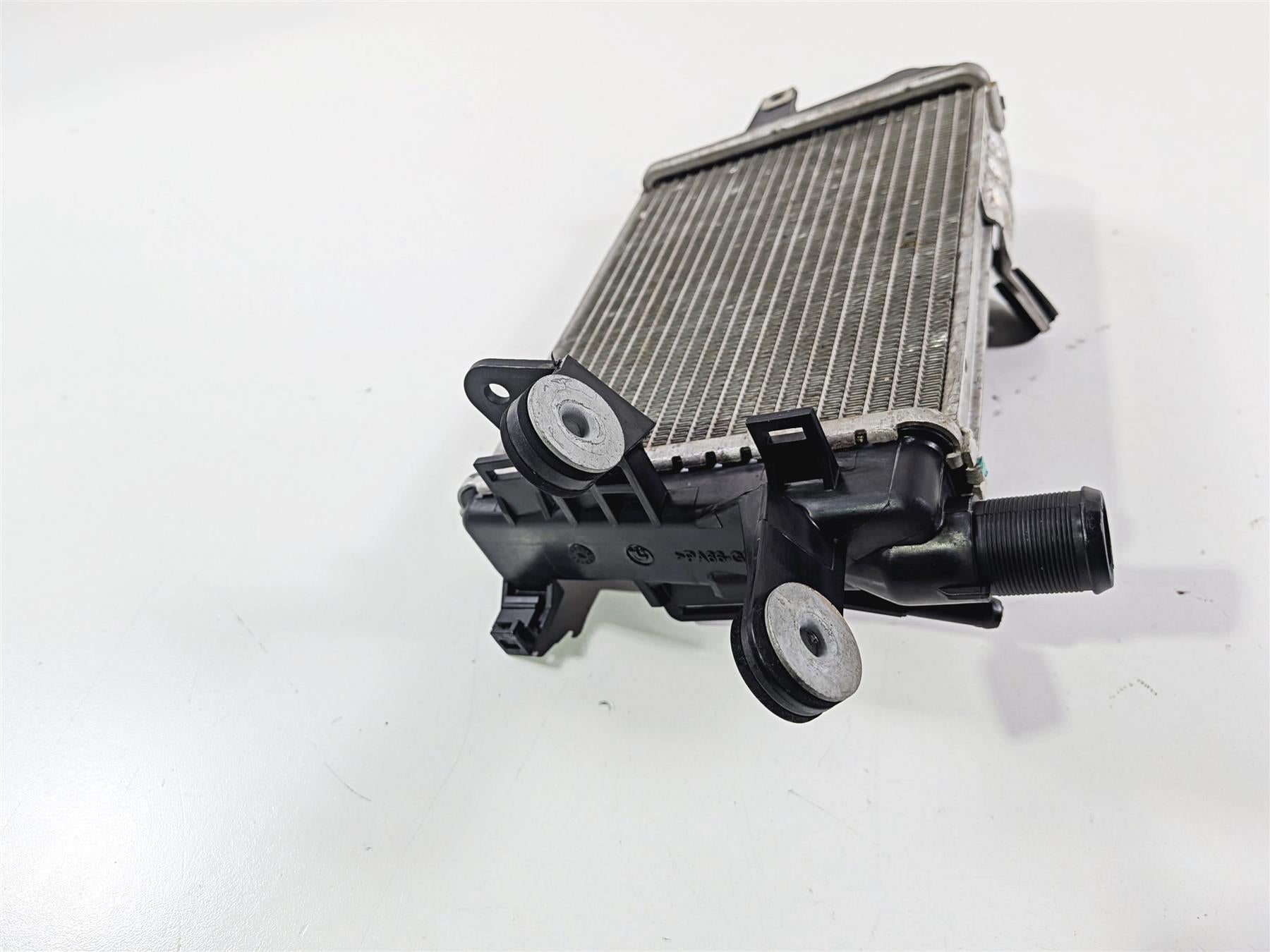 2016 BMW R1200RT RT RTW K52 Left Coolant Radiator - No leaks 17118546408 {{ shop.shopifyCountryName }} - Mototech271