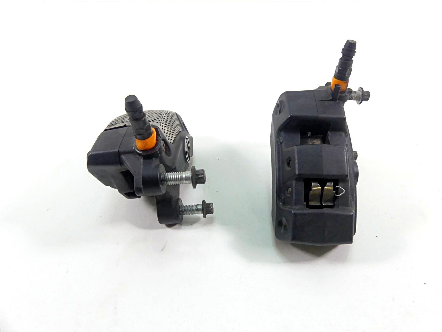 2014 Harley VRSCF Muscle V-Rod Front Brake Caliper Set 44731-08 44732-08 {{ shop.shopifyCountryName }} - Mototech271