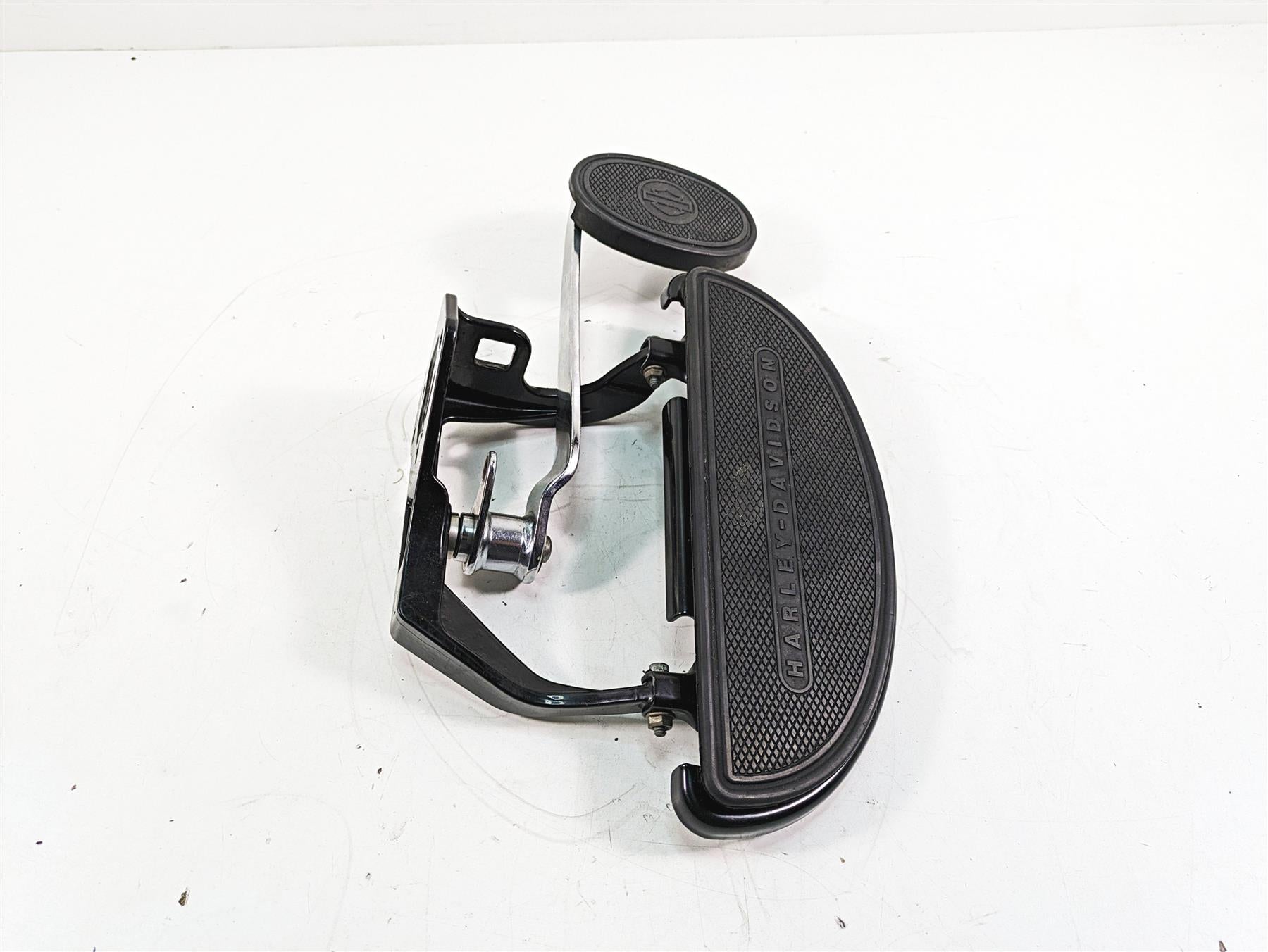 2009 Harley Softail FLSTSB Cross Bones Right Floor Board & Br Ped Set 50600026 {{ shop.shopifyCountryName }} - Mototech271