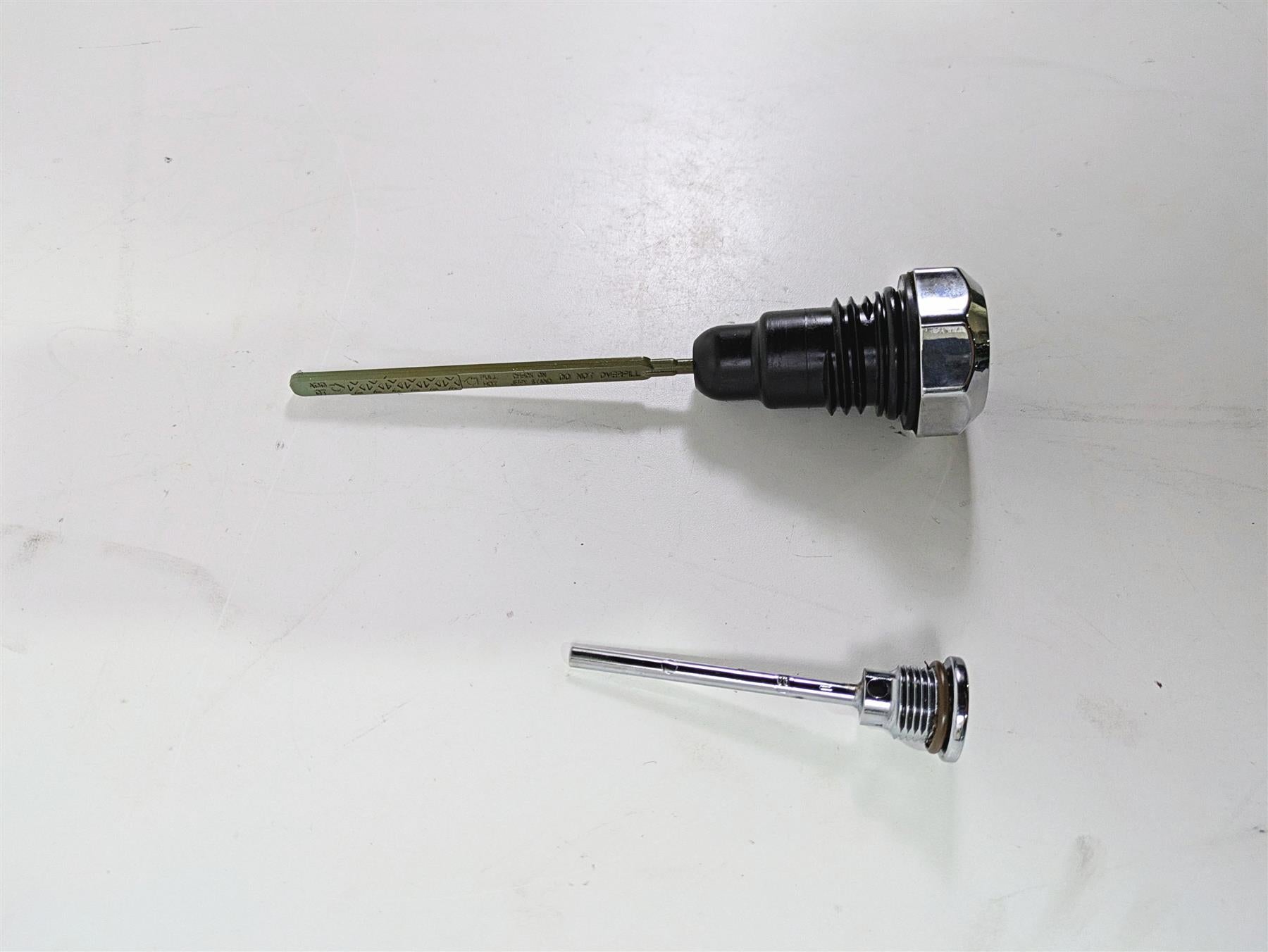 2007 Harley Touring FLHRSE CVO Road King Transmission Oil Dipstick Set 62693-07A {{ shop.shopifyCountryName }} - Mototech271
