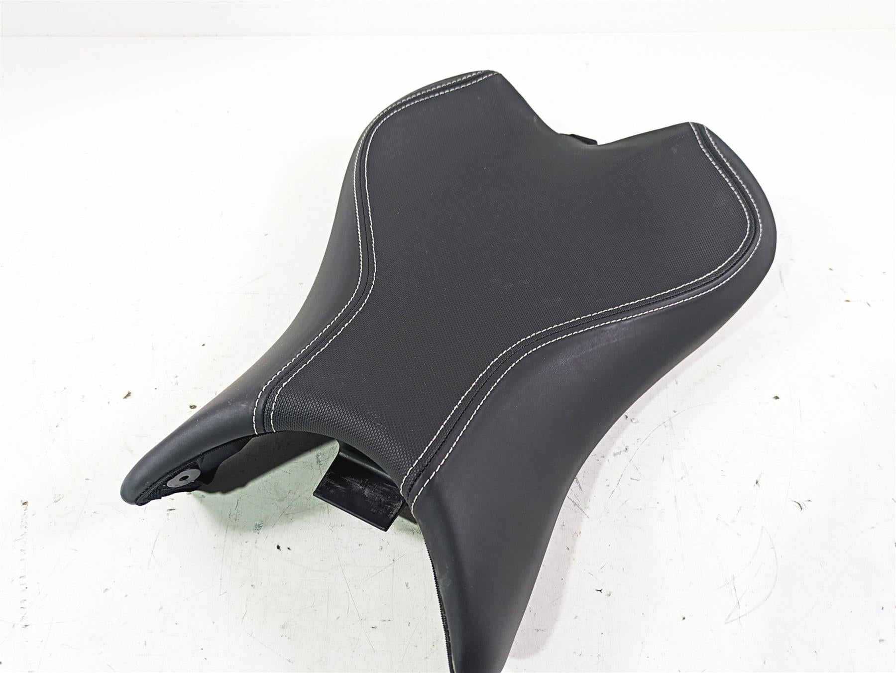 2023 Triumph Street Triple 765 RS Front Driver Rider Seat Saddle - Read T2308430 {{ shop.shopifyCountryName }} - Mototech271