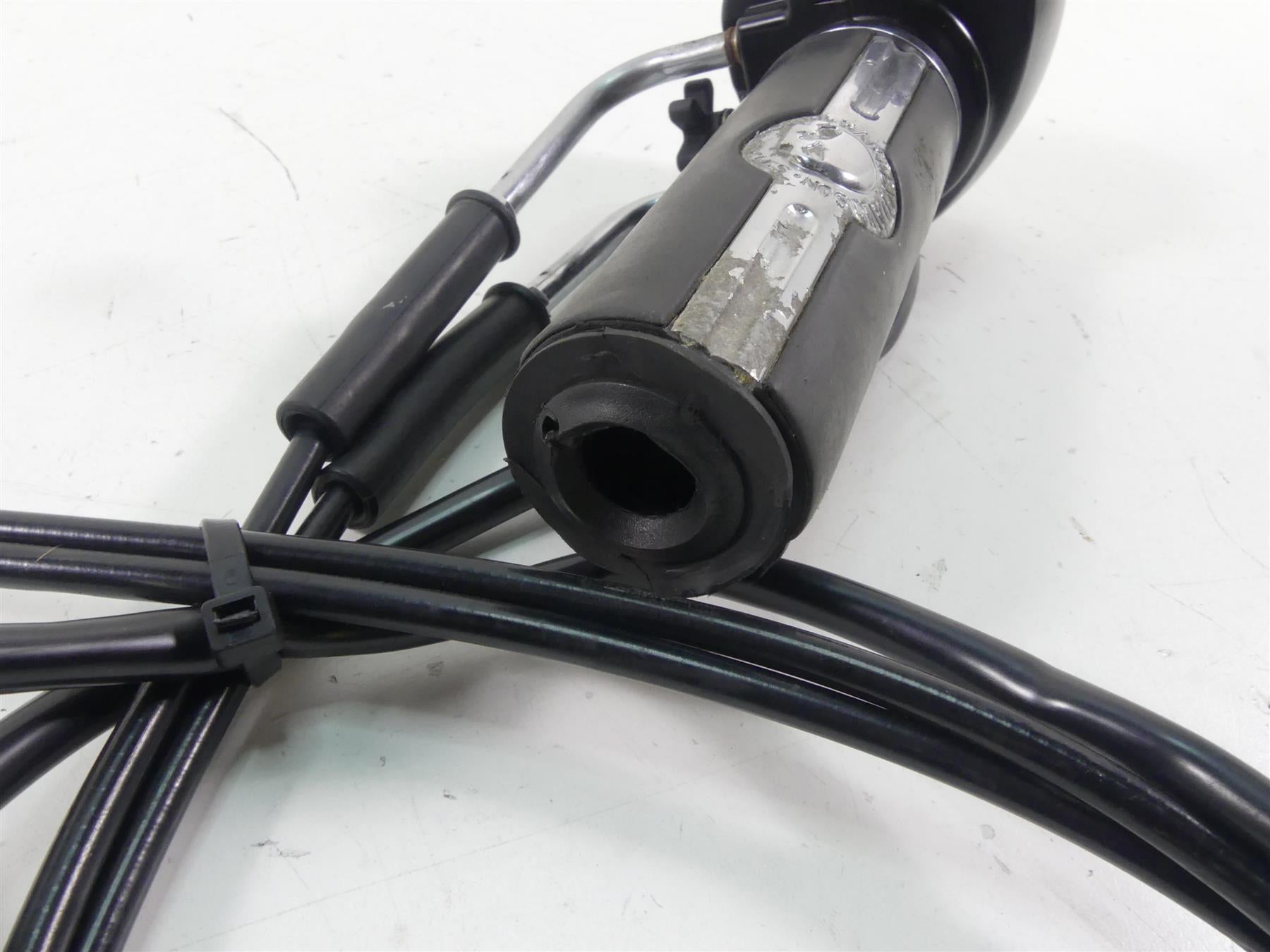 2015 Harley FLD Dyna Switchback Right Hand Throttle Control Switch 72948-12 {{ shop.shopifyCountryName }} - Mototech271