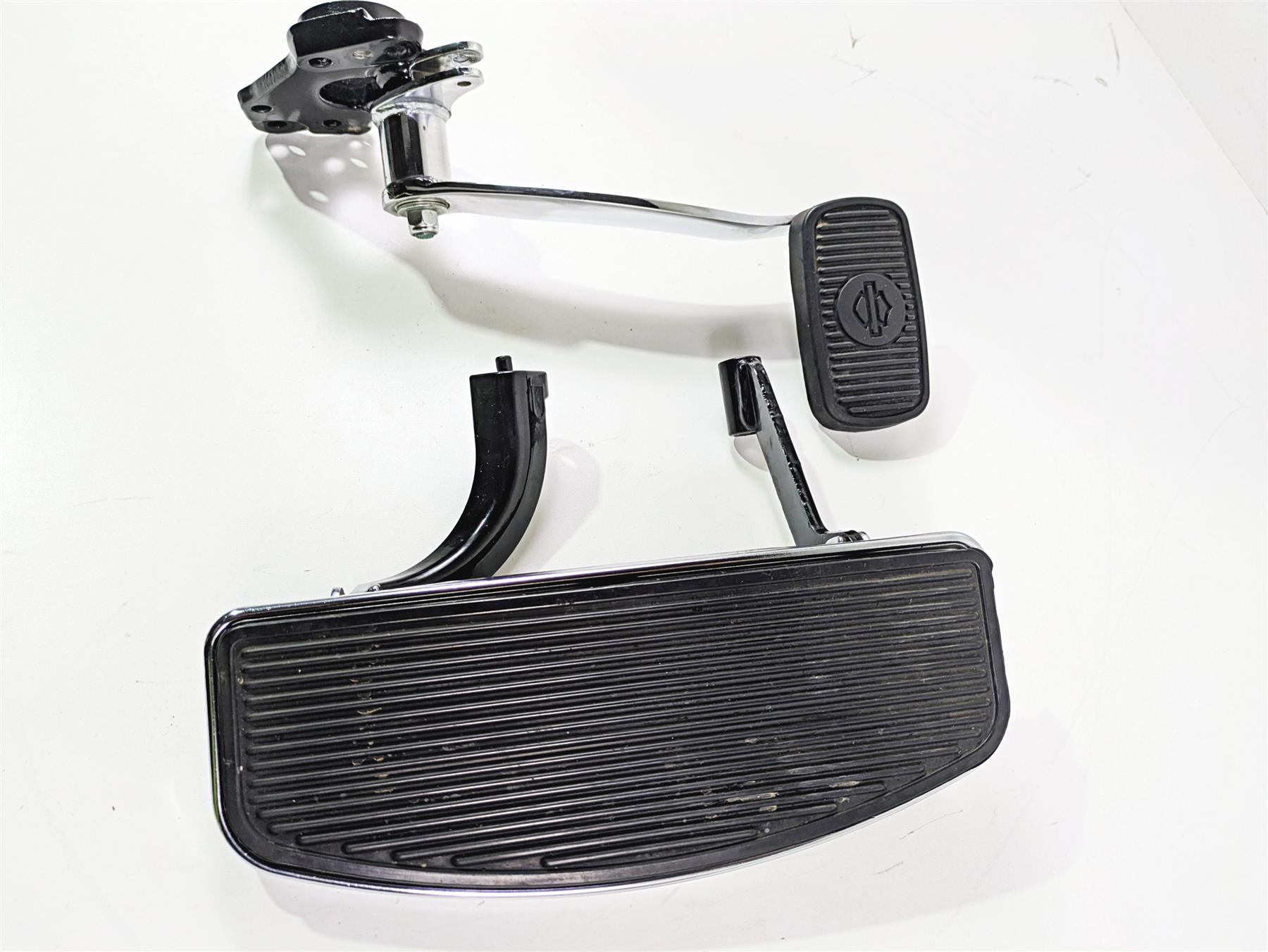 2016 Harley Touring FLHR Road King Front Right Floorboard & Brake Ped 50621-06A {{ shop.shopifyCountryName }} - Mototech271