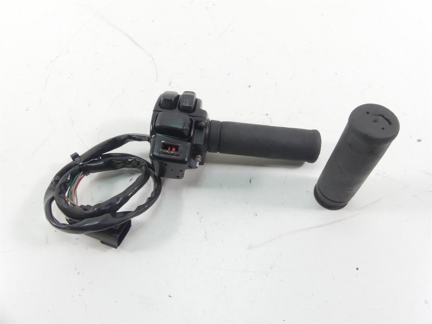 2012 Harley Touring FLHTP Electra Glide Right Hand Control Switch -Read 71684-06 {{ shop.shopifyCountryName }} - Mototech271