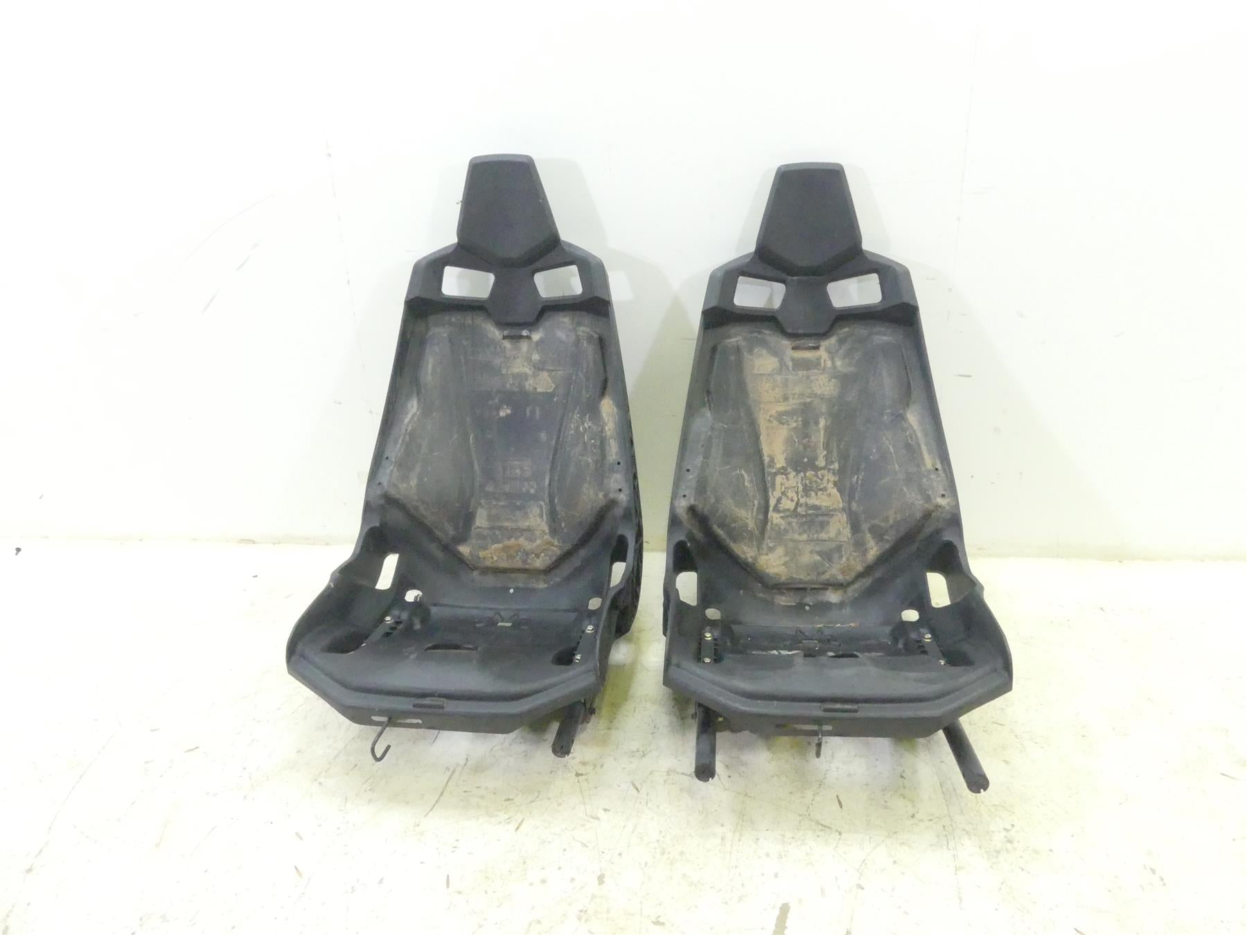 2017 Can Am Maverick X3 XDS Turbo R Driver Passenger Seat Frames Set 708002065 {{ shop.shopifyCountryName }} - Mototech271