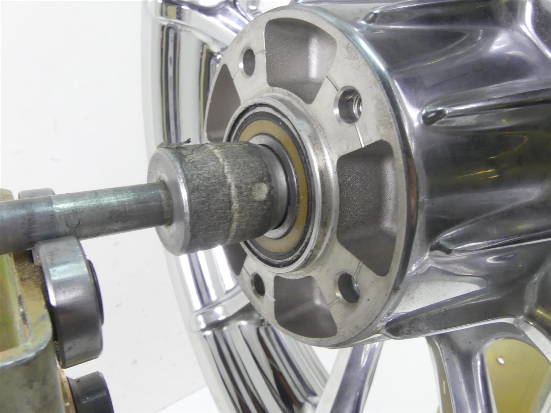 2009 Harley FLHTCU SE4 CVO E-Glide Straight Chrome 17x3 Front Wheel Rim 42171-09 {{ shop.shopifyCountryName }} - Mototech271
