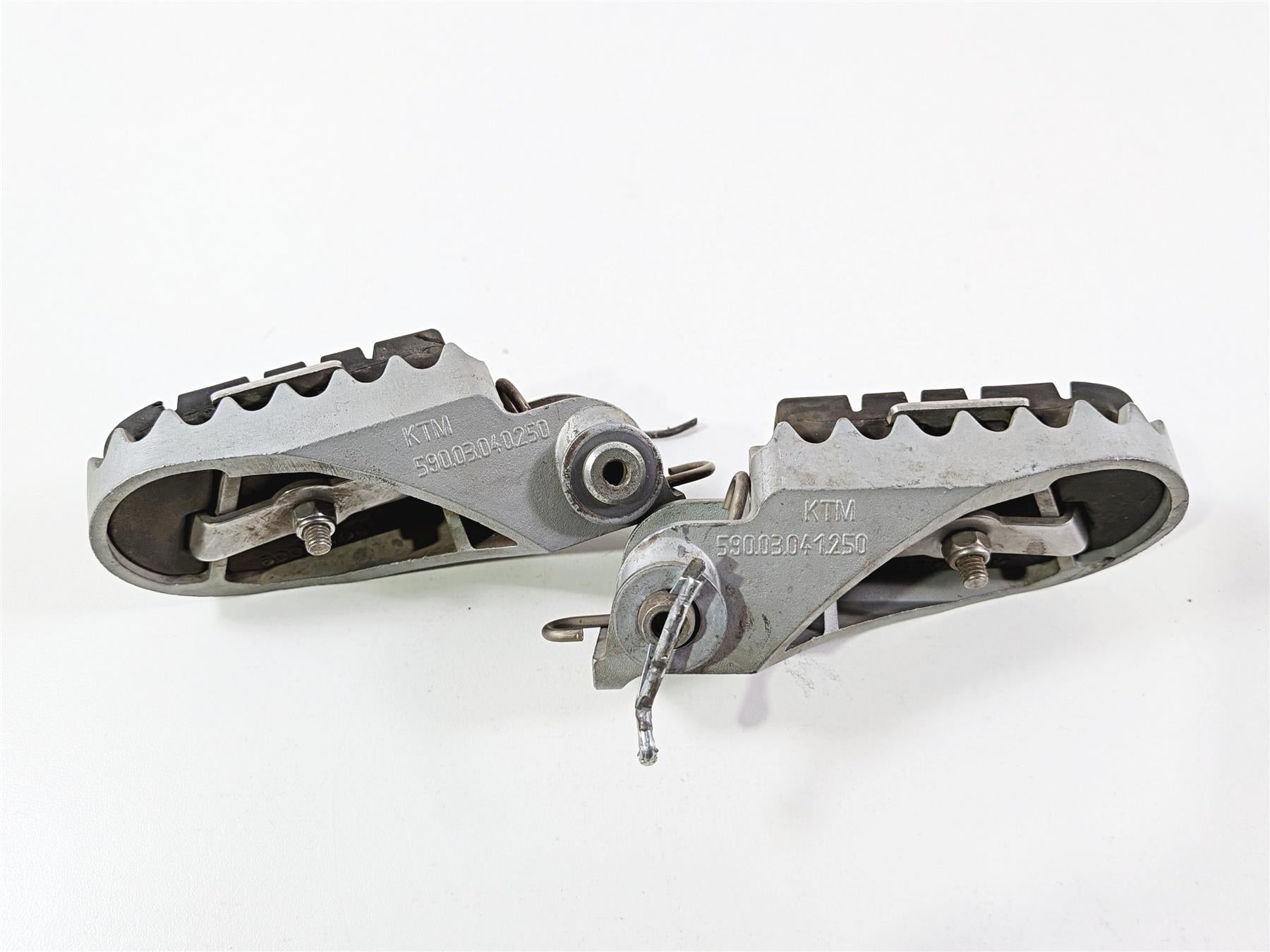 2005 KTM 950 LC8 Adventure Front Rider Foot Peg Rest Set 59003040250 78003041050 {{ shop.shopifyCountryName }} - Mototech271