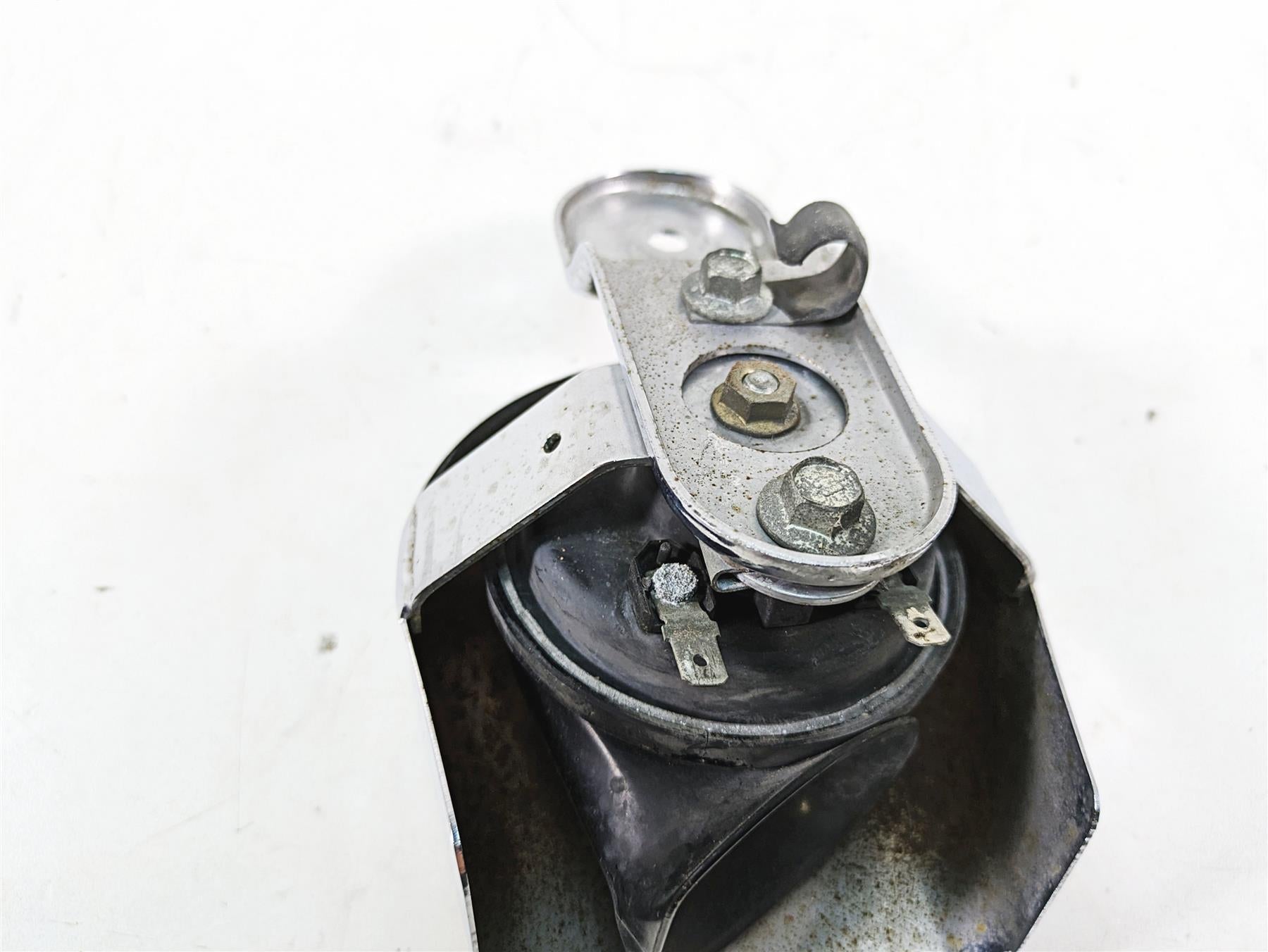 1999 Harley Dyna FXDL Low Rider Horn & Chrome Cover 61300478A 69060-90H {{ shop.shopifyCountryName }} - Mototech271