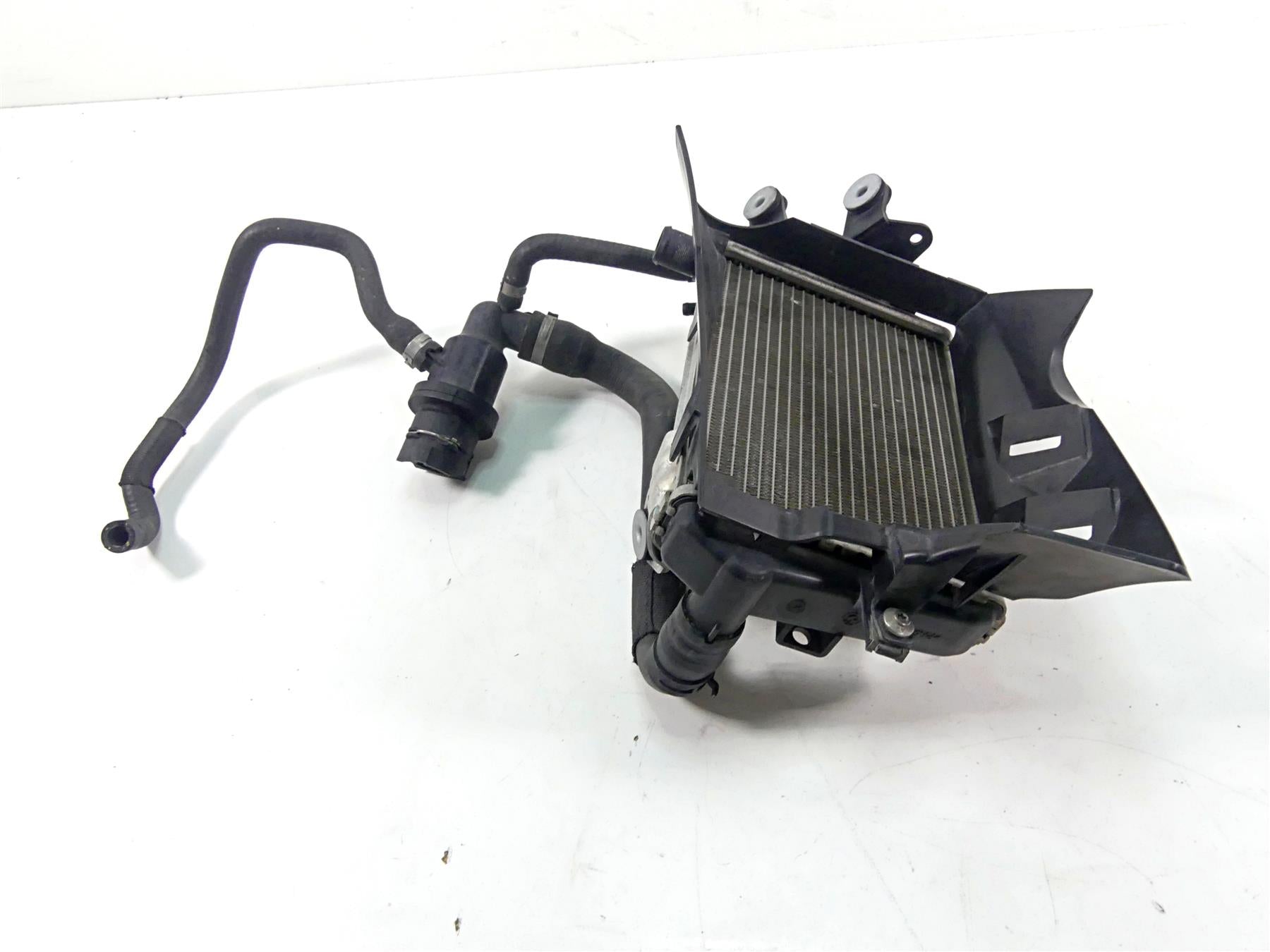 2014 BMW R1200GS K50 Left Radiator + Thermostat  Fan Cover Set 17118523116 | Mototech271