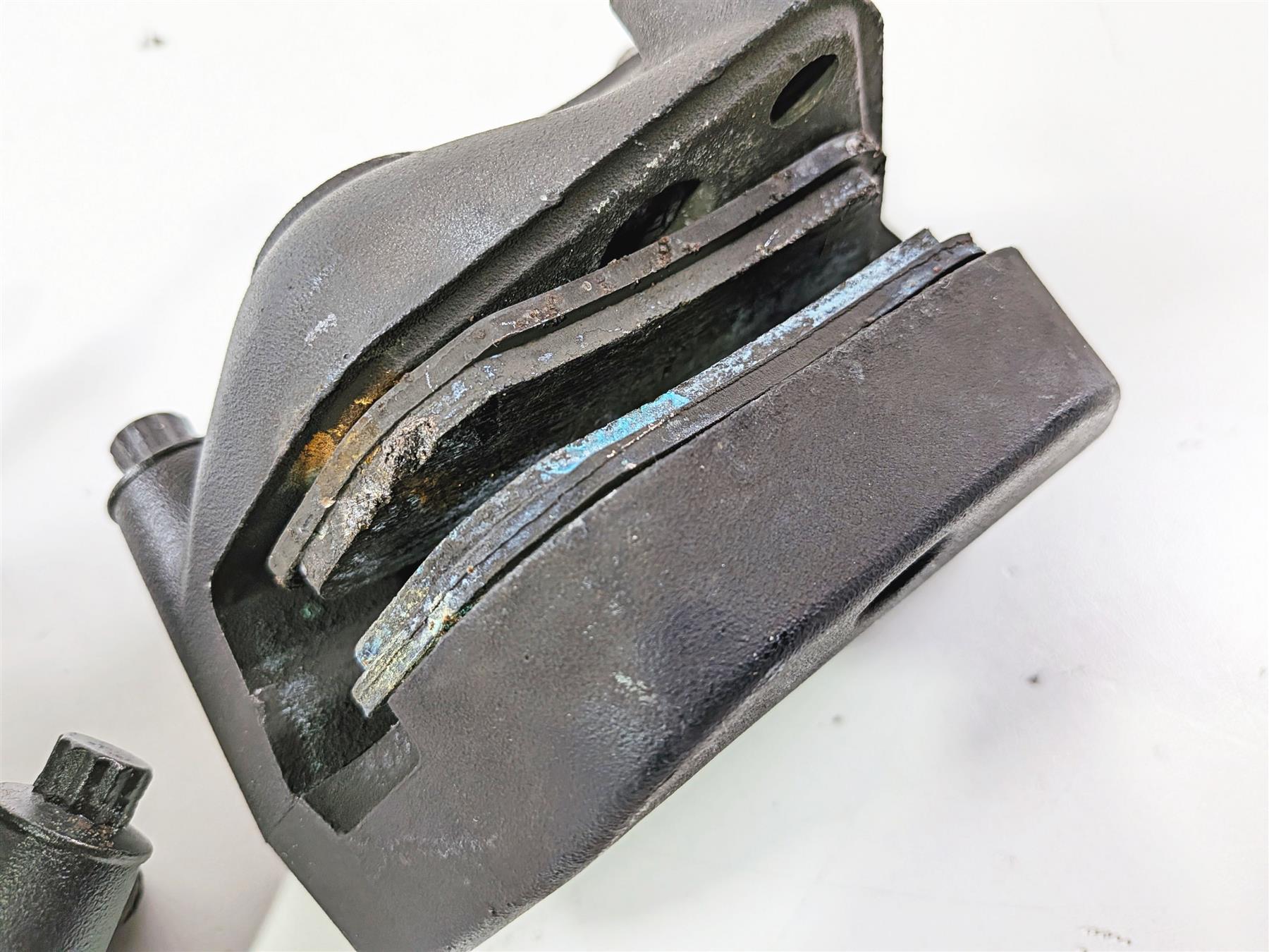 2001 Harley FLHRCI Road King Front Brake Caliper Set 44023-00C 44046-00D {{ shop.shopifyCountryName }} - Mototech271