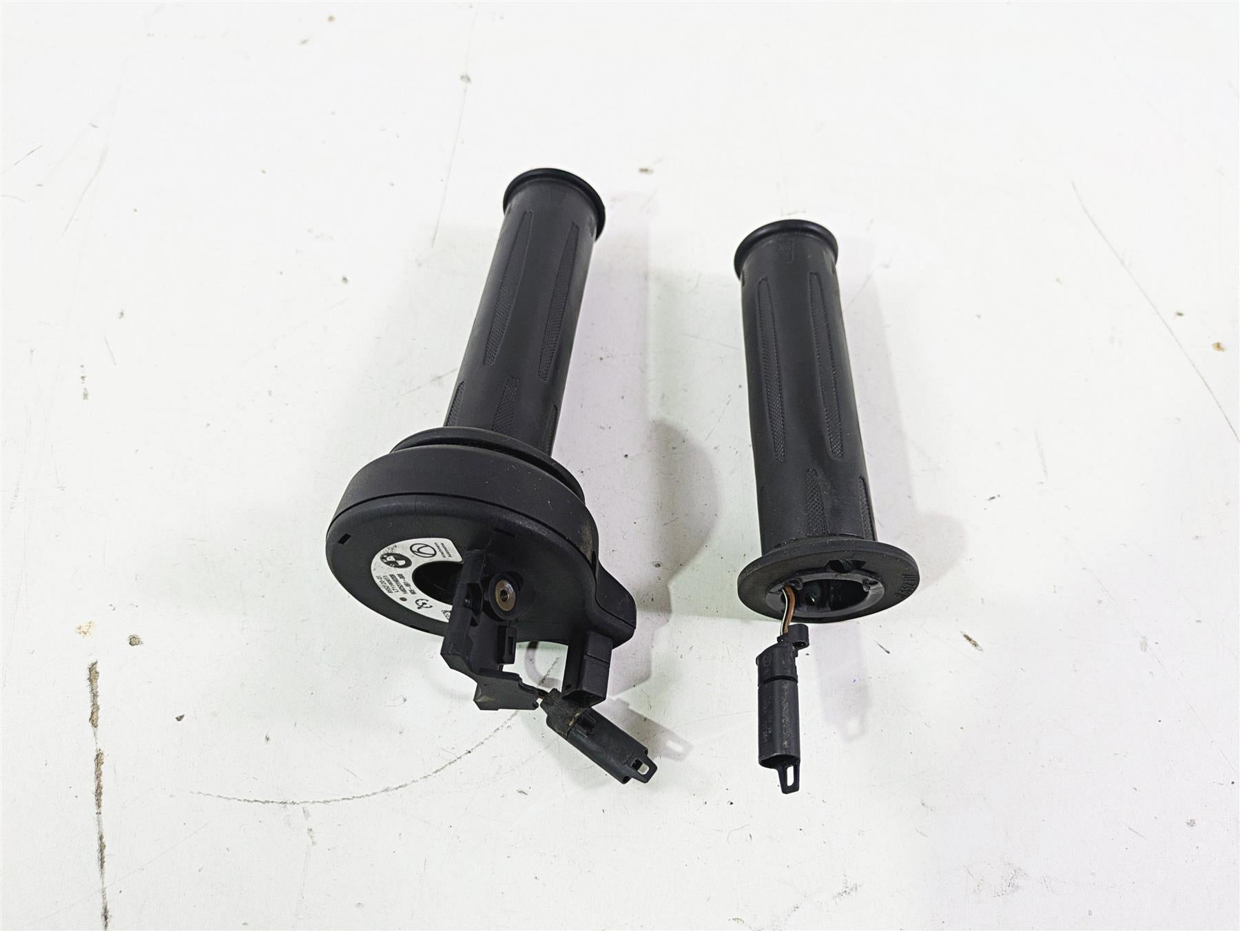 2015 BMW R1200GS Adv K51 Left Right Heated Hand Grip Set Cruise 61318552120 {{ shop.shopifyCountryName }} - Mototech271
