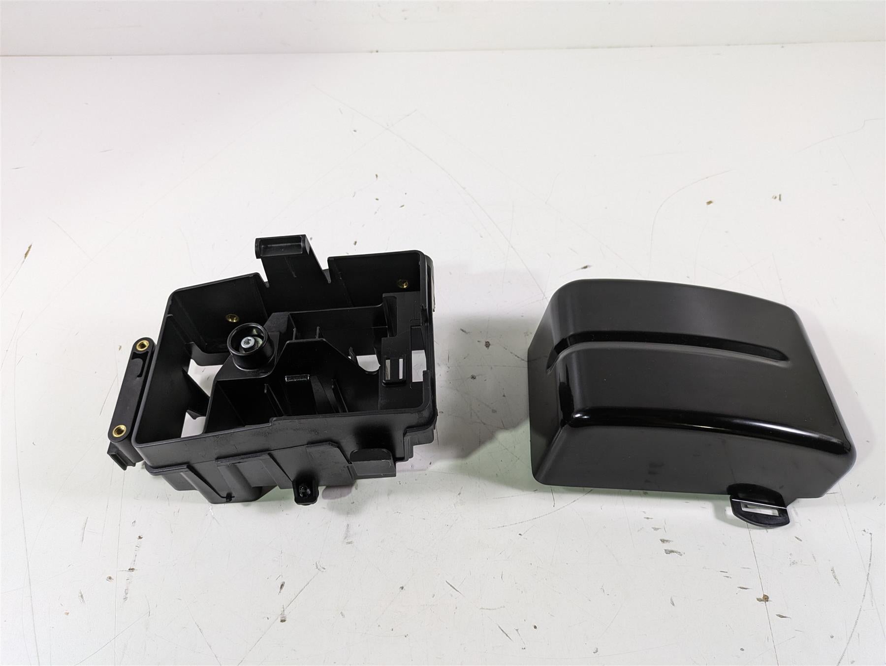 2015 Harley FXDL Dyna Low Rider Electric Holder Tray & Black Cover 70367-12