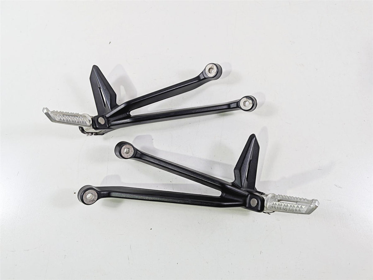 2020 Triumph Street Triple 765RS Rear Passenger Footpeg Set T2088156 T2088157-Mototech271