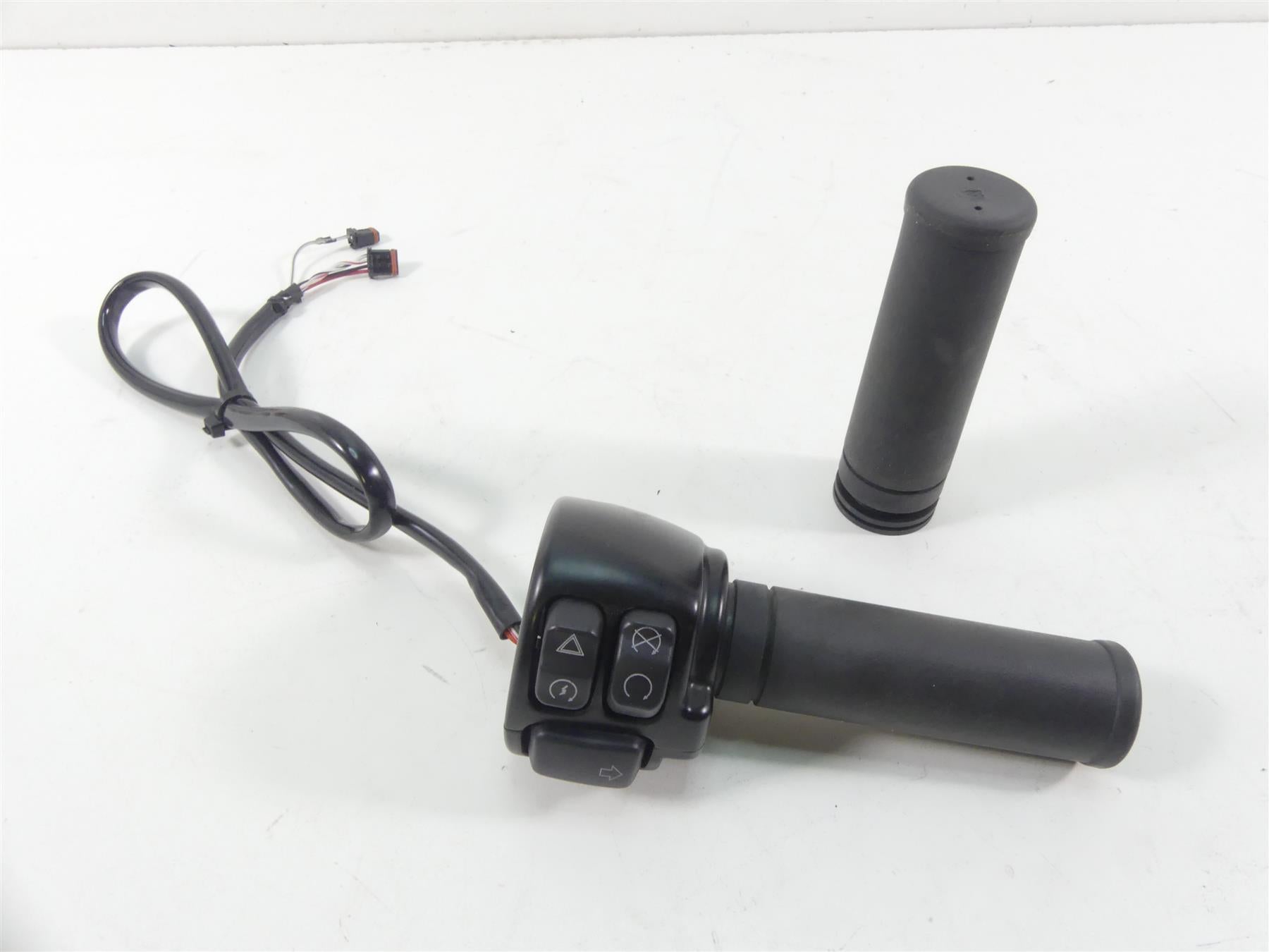 2019 Harley FLHC Softail Heritage Right Hand Start Stop Control Switch 71500462 {{ shop.shopifyCountryName }} - Mototech271