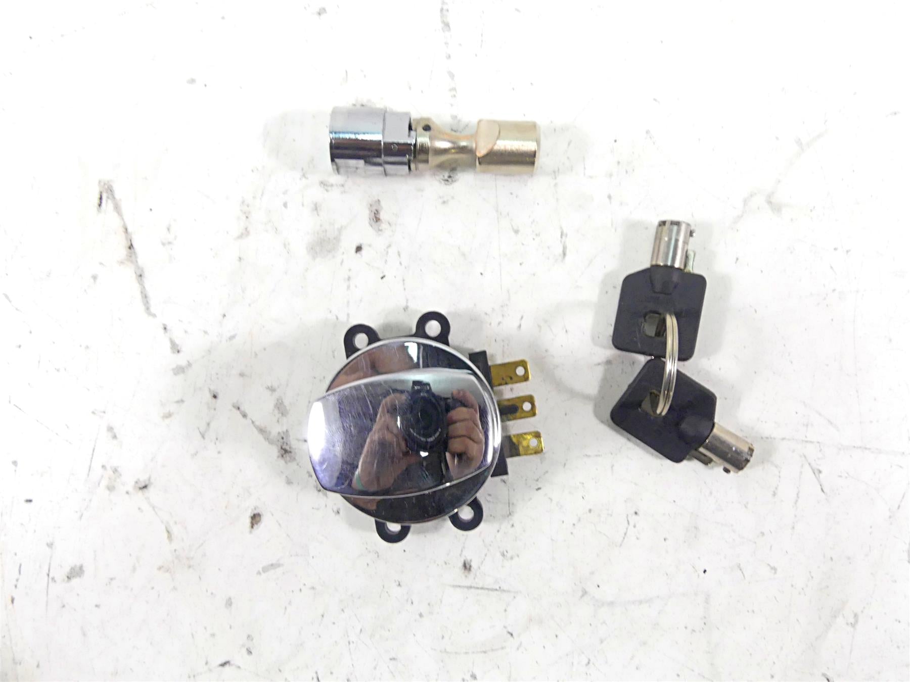 2006 Harley Softail FXSTSI Springer Ignition Switch Key Steering Lock 71450-04 {{ shop.shopifyCountryName }} - Mototech271