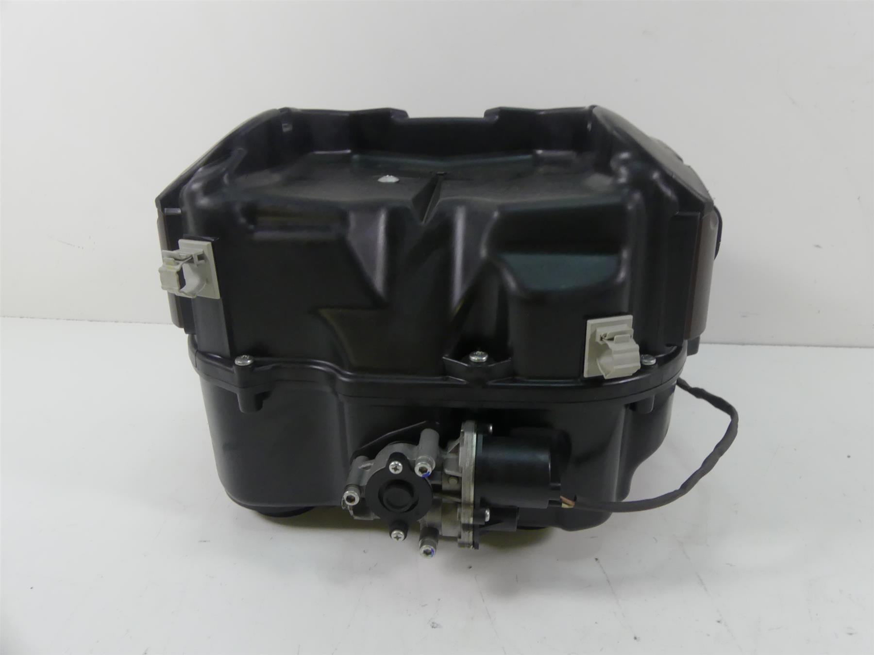 2013 Yamaha VMX17 V-Max 1700 Air Box Filter Cleaner Breather Set 2S3-14411-00-00 {{ shop.shopifyCountryName }} - Mototech271