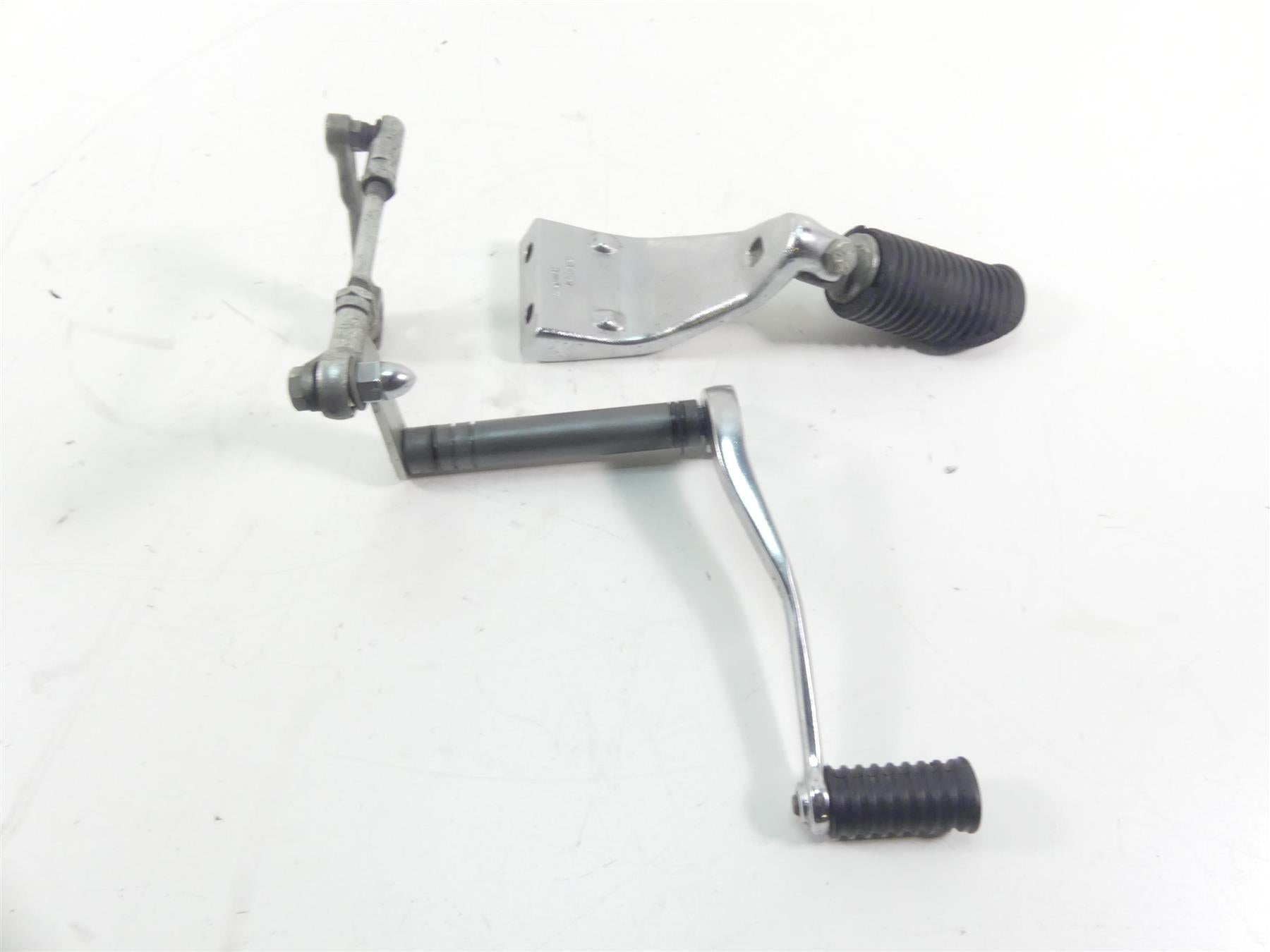 2003 Harley Dyna 100TH FXDL Low Rider Left Front Footpeg & Shifter Mid 50639-90 {{ shop.shopifyCountryName }} - Mototech271