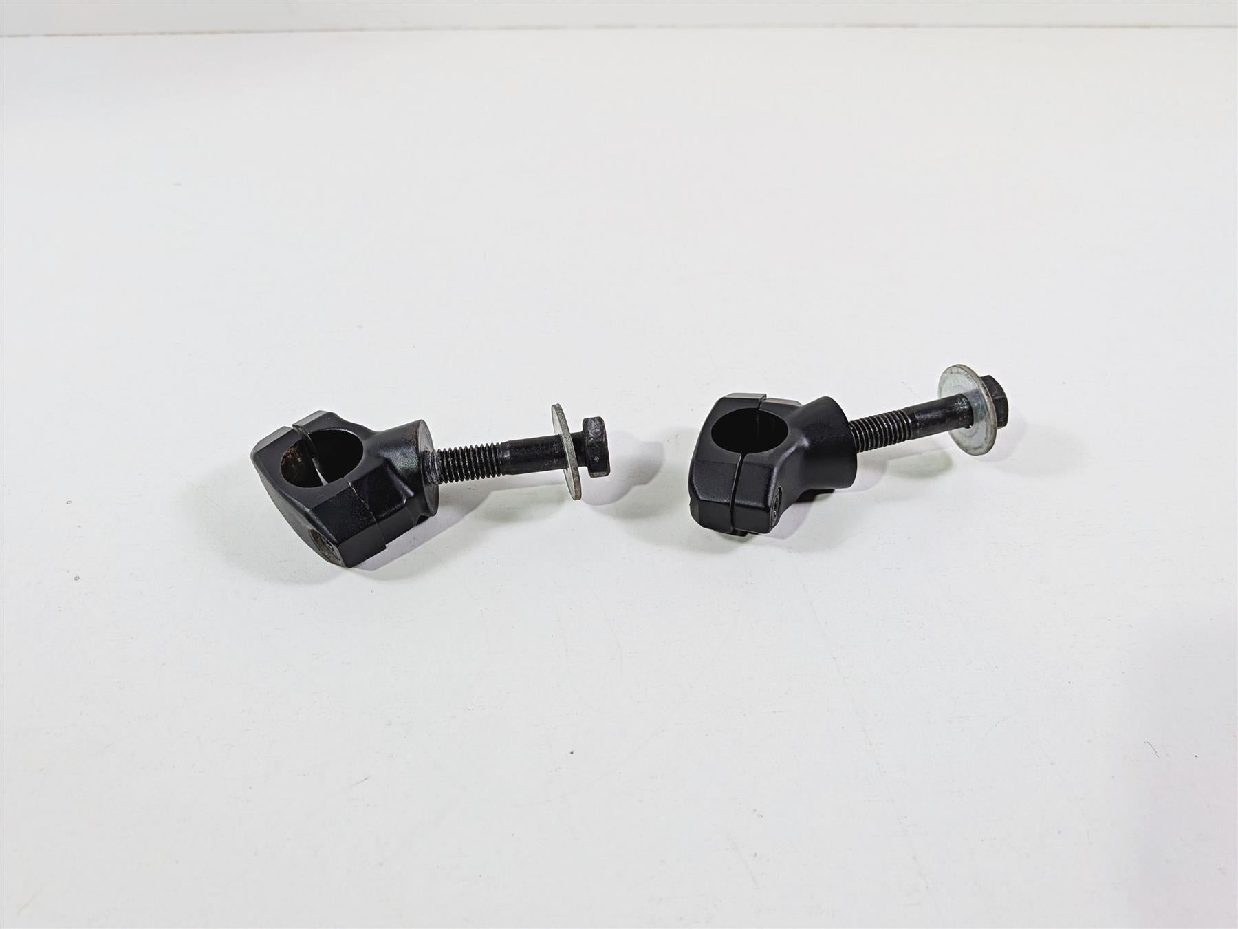 2016 Victory Cross Country Black Handlebar Holder Riser Mount Set 5139570 {{ shop.shopifyCountryName }} - Mototech271