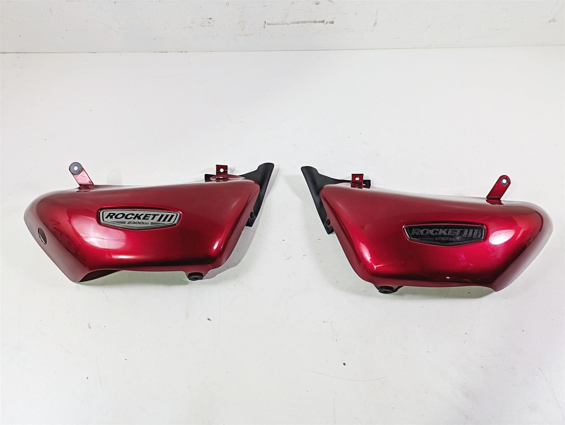 2006 Triumph Rocket 3 Main Side Cover Fairing Panel Set - Read T2301832 T2301833 {{ shop.shopifyCountryName }} - Mototech271
