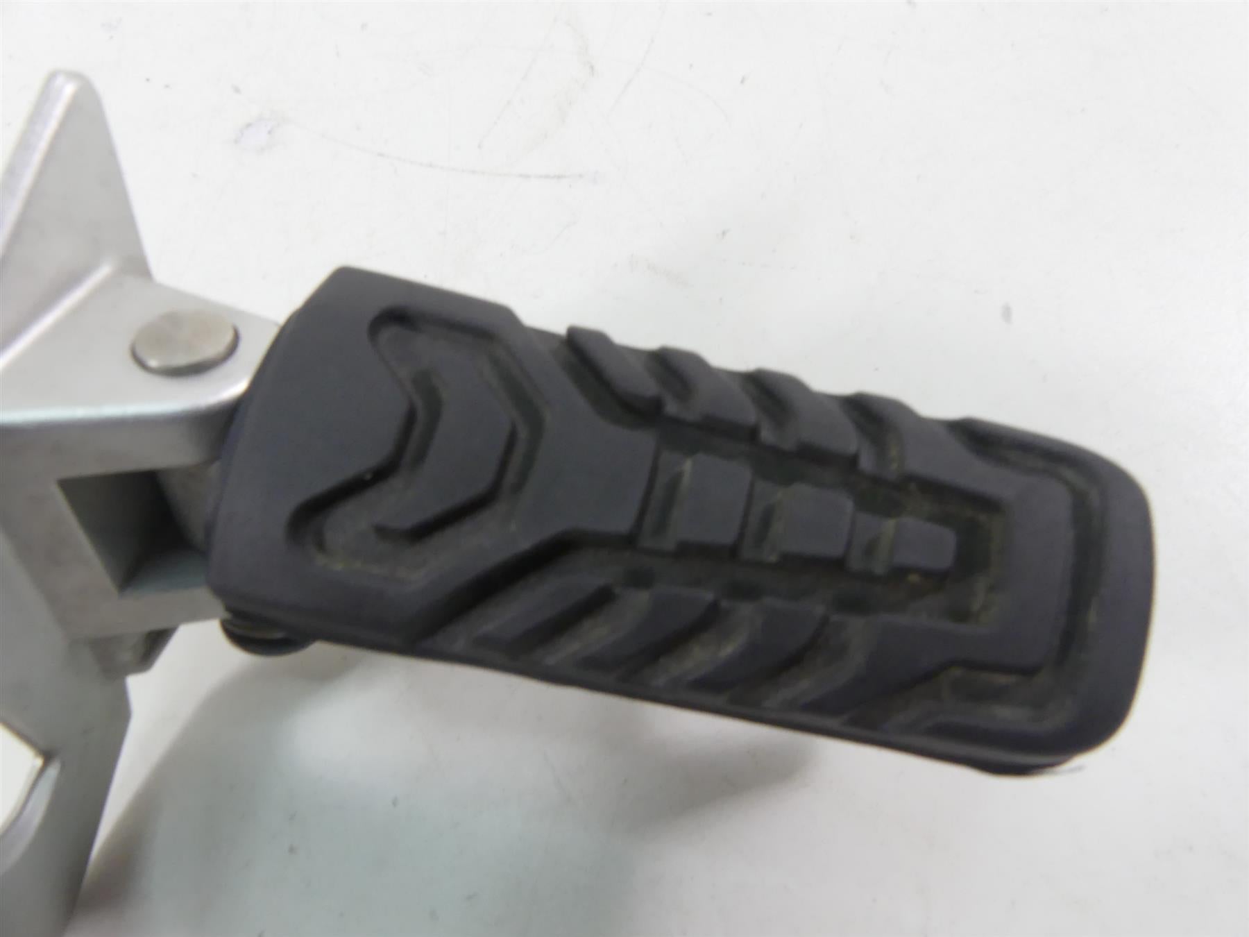 2015 BMW R1200RT K52 Front Right Footpeg Foot Peg +Mount 46718535642 46718560382 {{ shop.shopifyCountryName }} - Mototech271