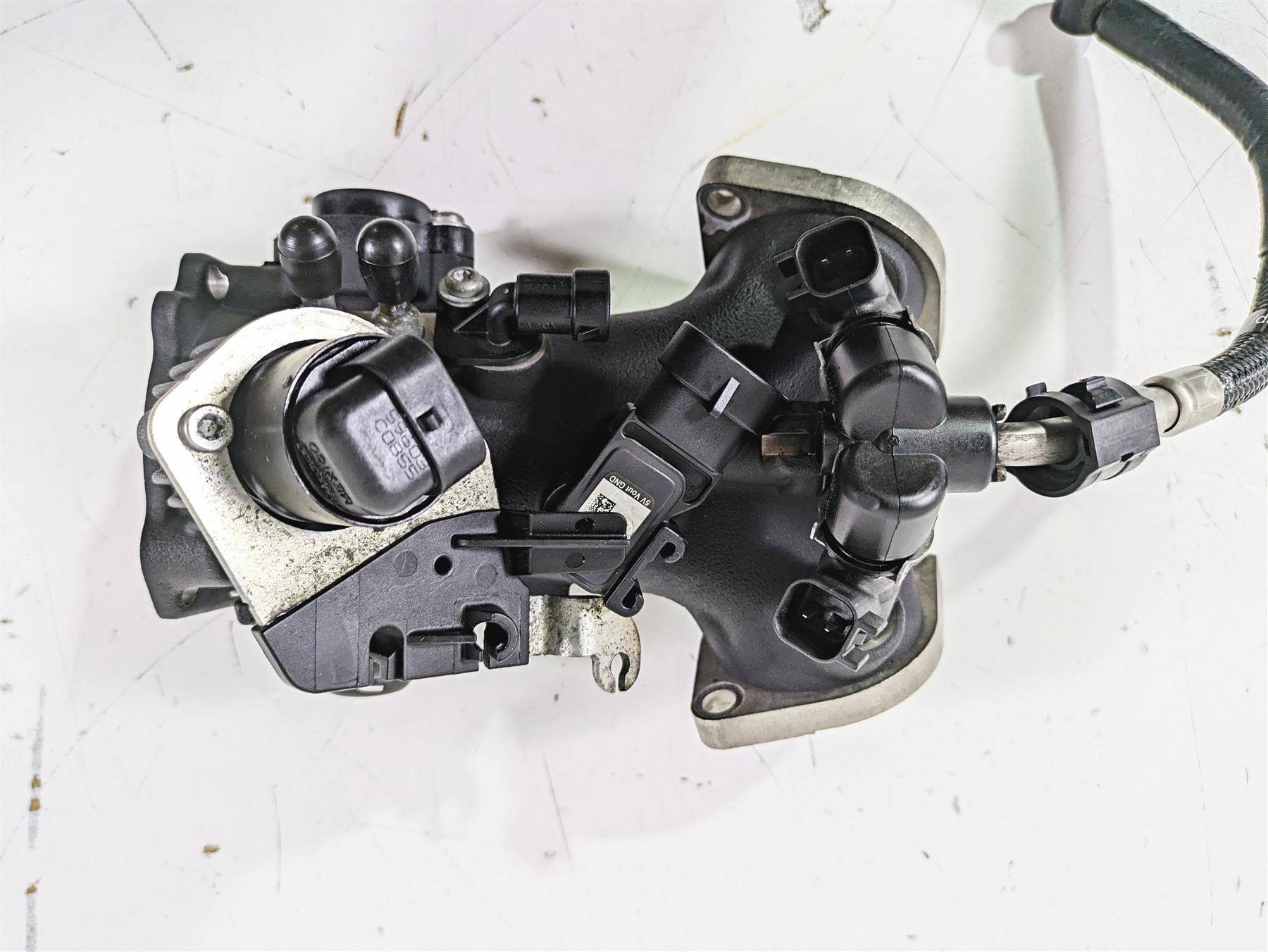 2015 Harley FXDL Dyna Low Rider Throttle Body Fuel Injectors 27708-06B 27708-10A {{ shop.shopifyCountryName }} - Mototech271