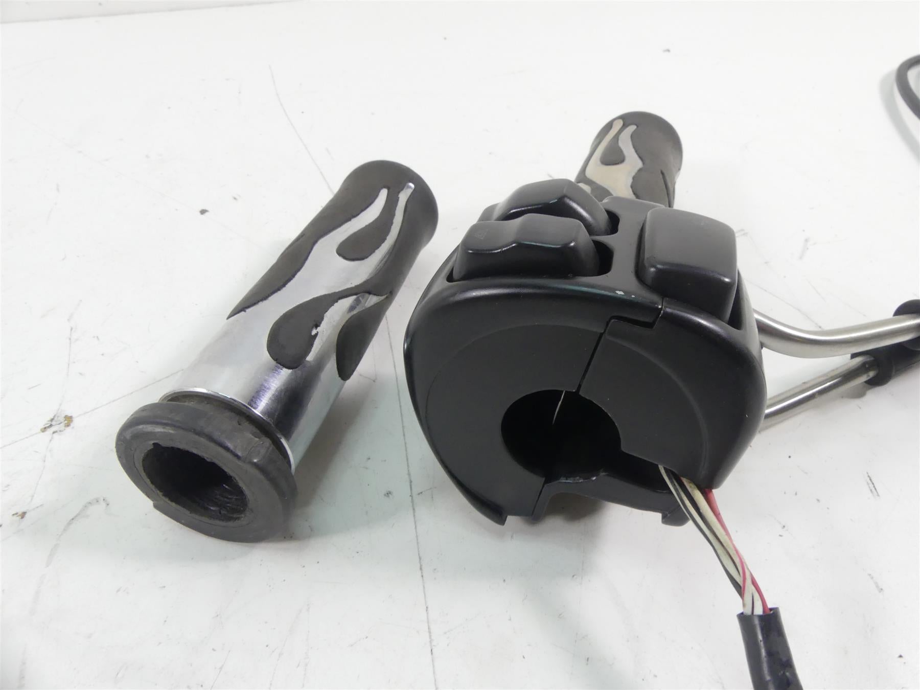 2014 Harley Sportster XL1200 C Right Hand Start Kill Control Switch 72948-12 {{ shop.shopifyCountryName }} - Mototech271