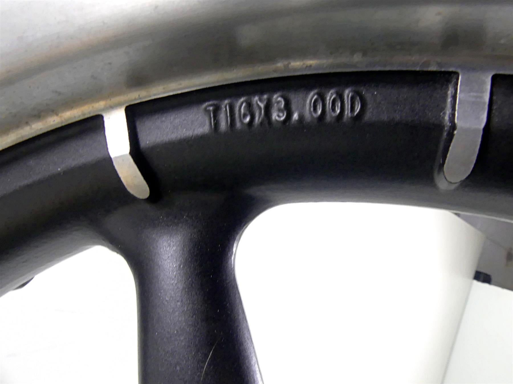 2004 Harley Touring FLHTCUI Electra Glide Front Wheel Rim 16x3 43345-00 {{ shop.shopifyCountryName }} - Mototech271