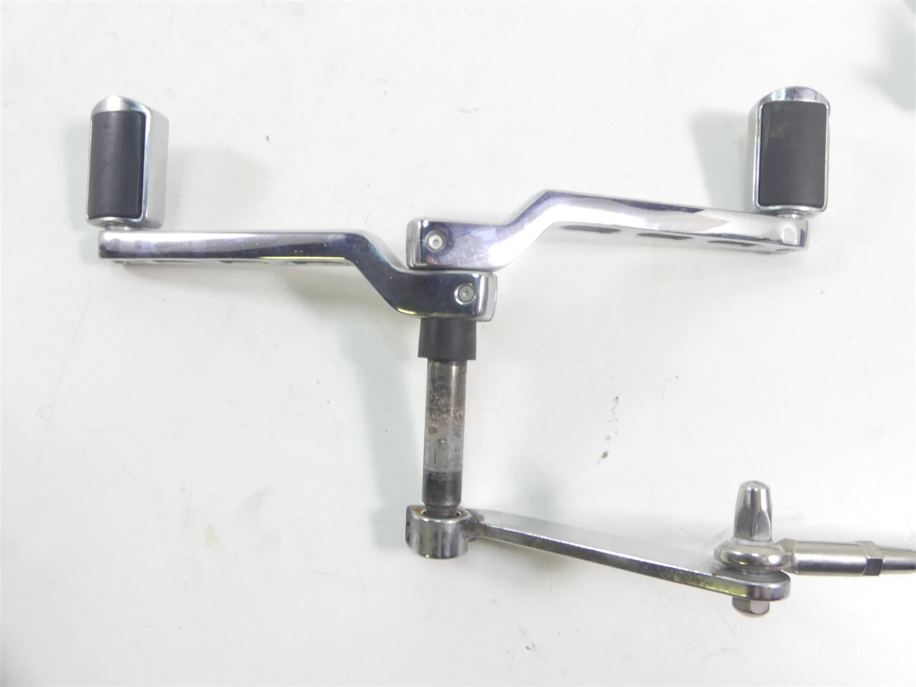 2004 Harley FLHTC SE CVO Electra Glide Floorboard Shift Brake Pedal Set 50683-04 {{ shop.shopifyCountryName }} - Mototech271