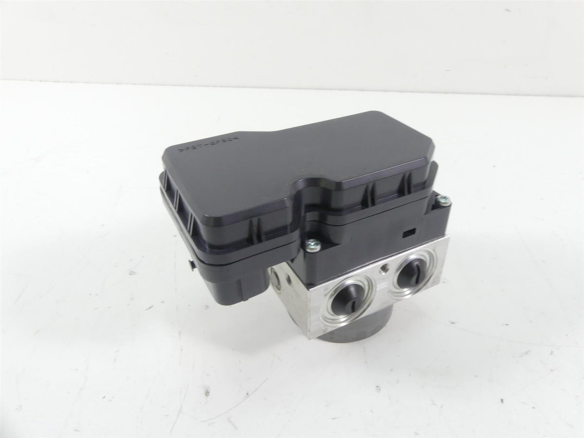 2013 Yamaha VMX17 V-Max 1700 Abs Brake Pump Pressure Module 2S3-85930-10-00 {{ shop.shopifyCountryName }} - Mototech271