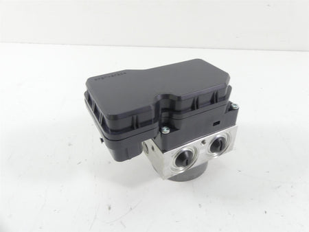 2013 Yamaha VMX17 V-Max 1700 Abs Brake Pump Pressure Module 2S3-85930-10-00 {{ shop.shopifyCountryName }} - Mototech271