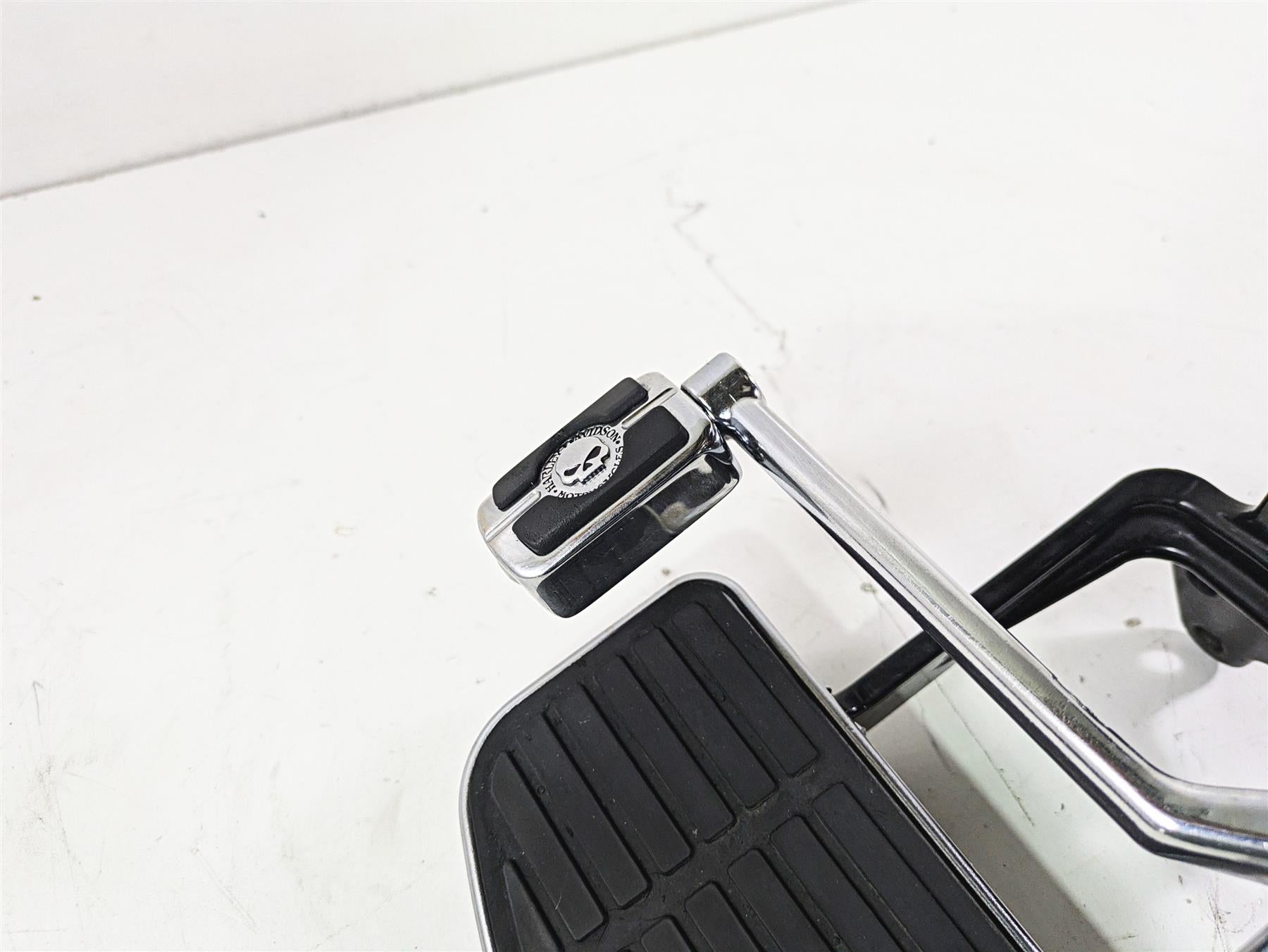 2004 Harley Softail FLSTF Fat Boy Front Left Floorboard Shifter Set 33630-00A {{ shop.shopifyCountryName }} - Mototech271