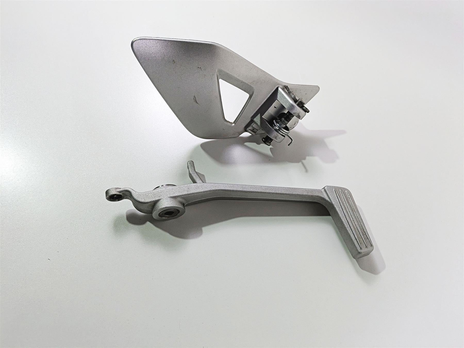 2019 BMW R1250RT K52 Brake Pedal + Footpeg Mount 35218534746 {{ shop.shopifyCountryName }} - Mototech271