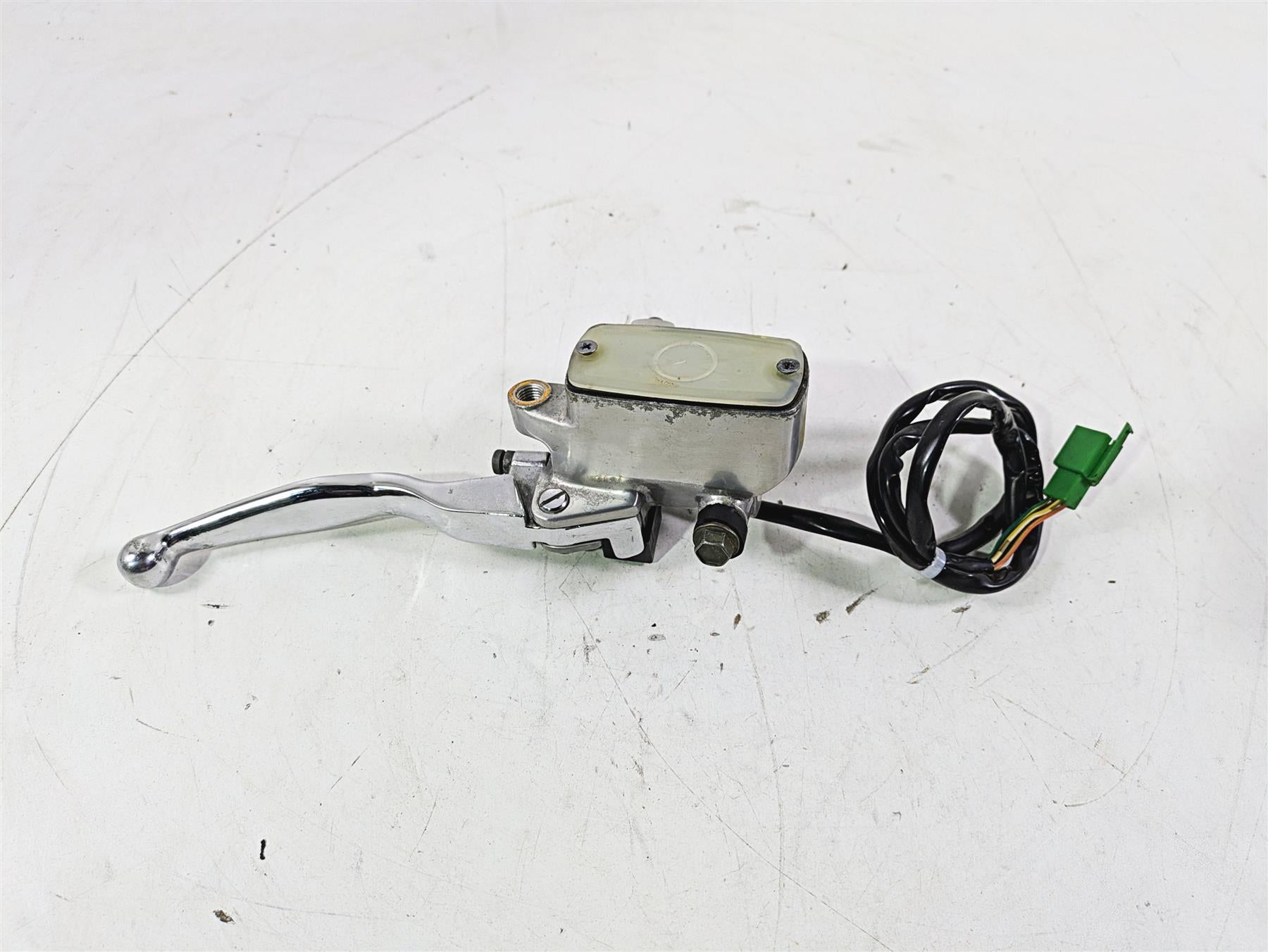 2004 Yamaha XVZ1300 Royal Star Front Brake Master Cylinder 4XY-W2587-01-00 {{ shop.shopifyCountryName }} - Mototech271