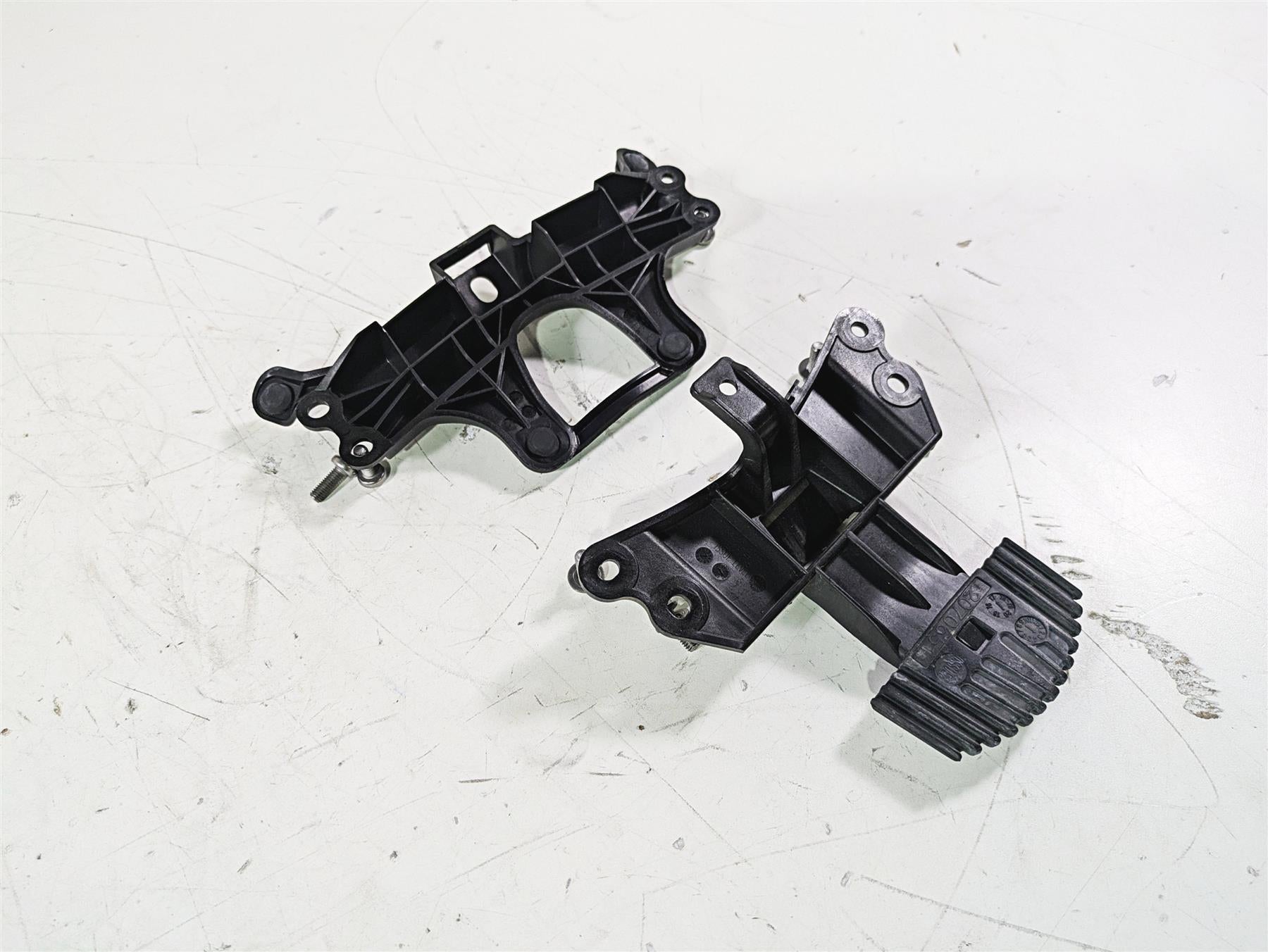 2020 Triumph Daytona 765 Moto2 Rear Seat Mount Bracket Holder Set T2070164 {{ shop.shopifyCountryName }} - Mototech271