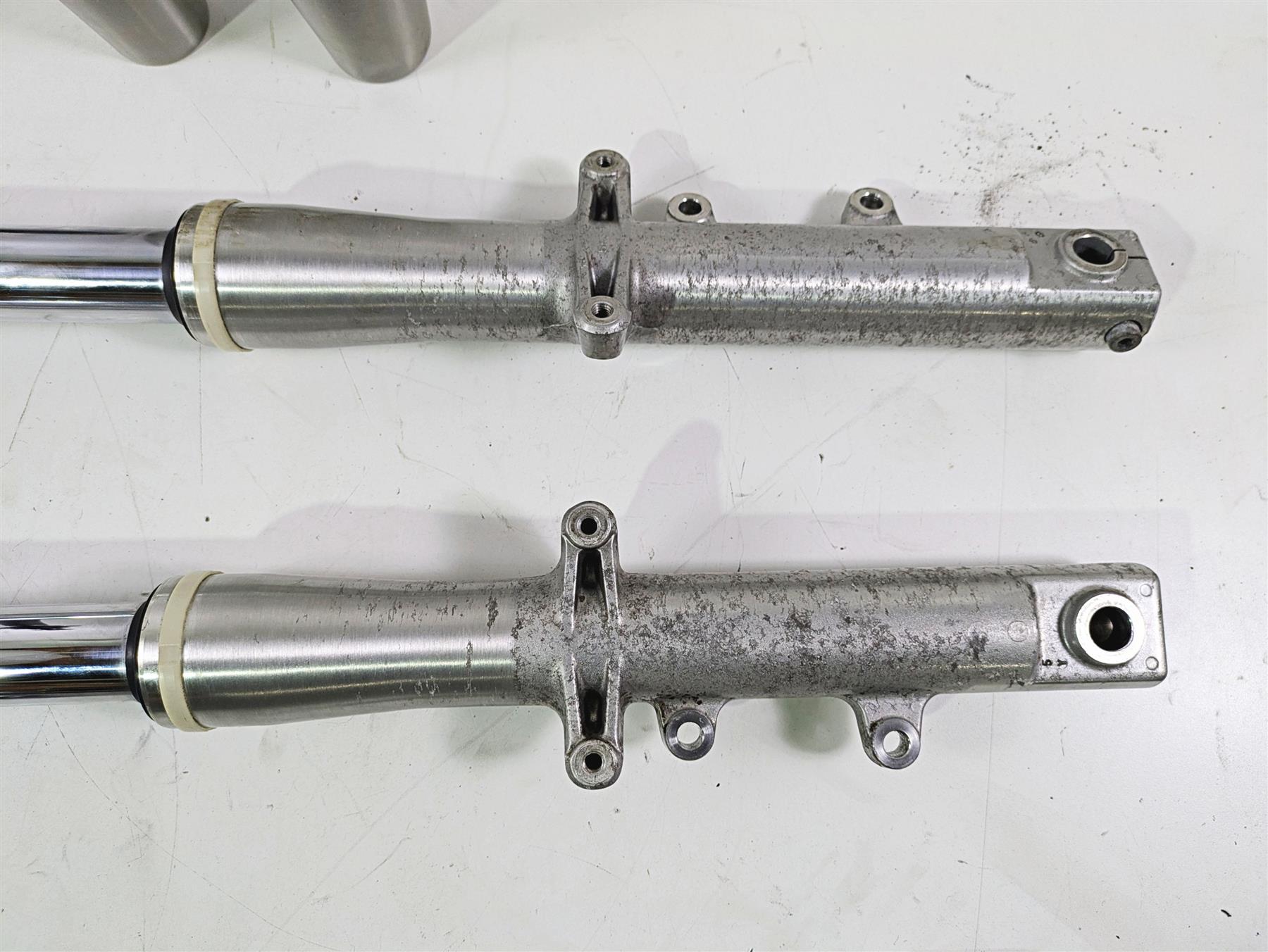 2008 Yamaha XVS1300 V-Star Tourer Front Forks & Triple Tree Set 3D8-23102-00-00 {{ shop.shopifyCountryName }} - Mototech271