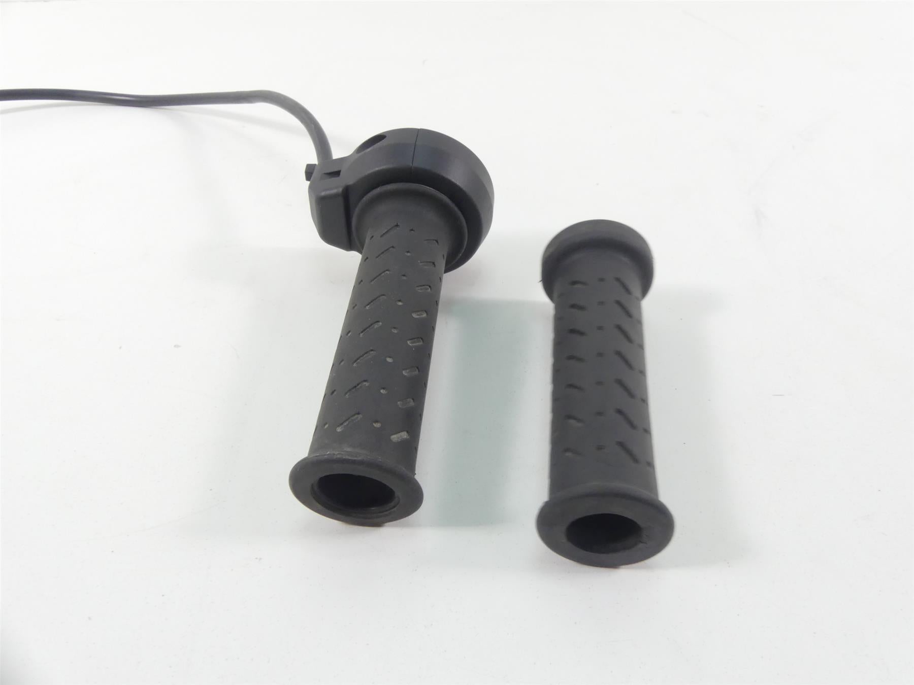 2019 Aprilia Tuono V4 RR Factory Ride Drive By Wire Throttle Grip Set 2D000095 {{ shop.shopifyCountryName }} - Mototech271