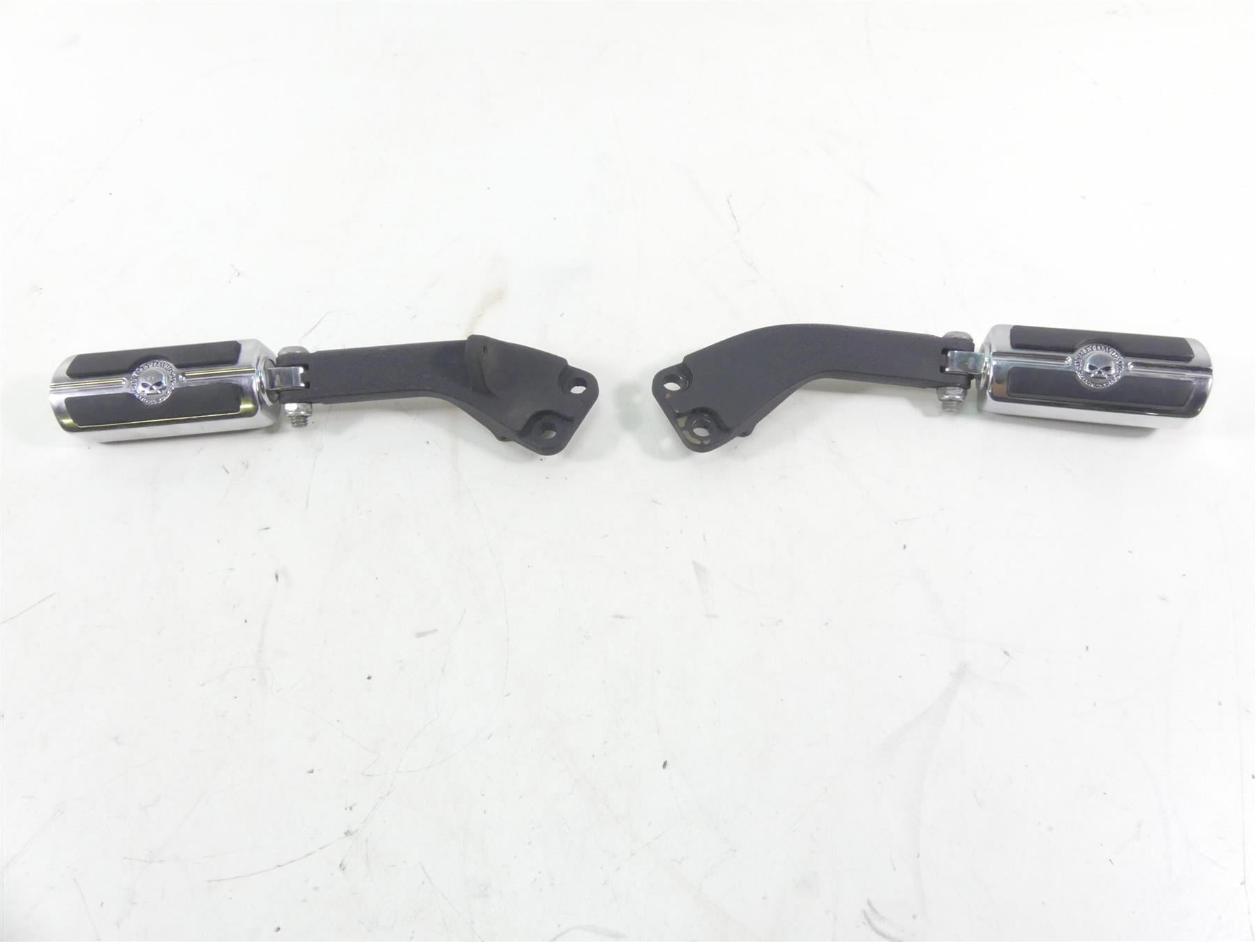 2015 Harley FXDL Dyna Low Rider Passenger Footpeg Foot Peg Set 49224-06 49230-06 {{ shop.shopifyCountryName }} - Mototech271