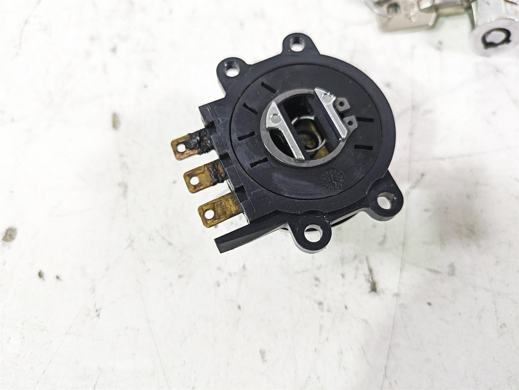 2002 Harley FLSTC Softail Heritage Ignition Switch Steering Lock 2 Keys 71313-96 {{ shop.shopifyCountryName }} - Mototech271