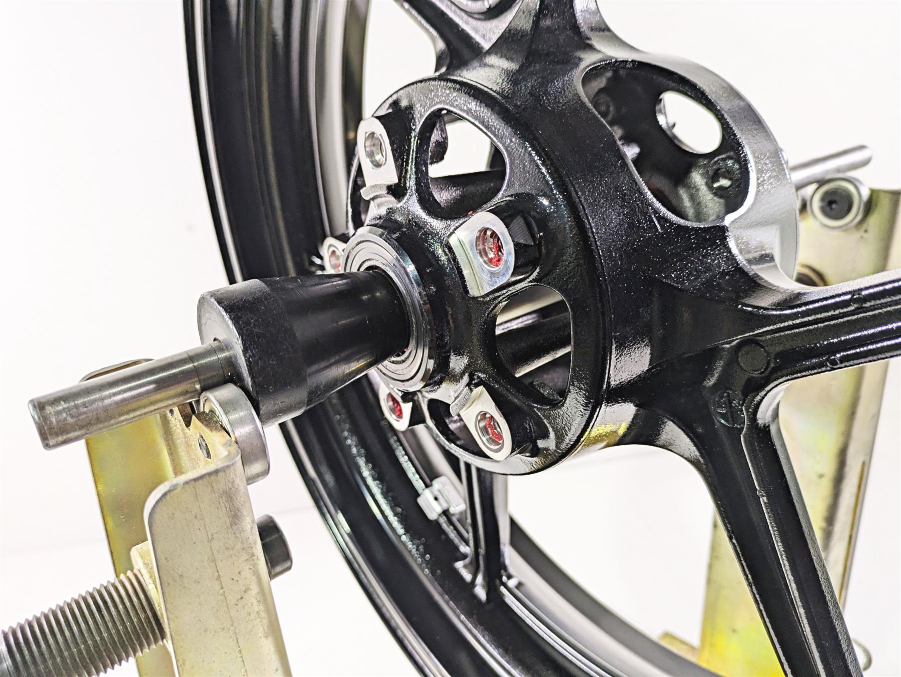 2024 Kawasaki ZX6R ZX636 Ninja 17x3.5 Front Wheel Rim 40 Miles - Read 41073-0728 {{ shop.shopifyCountryName }} - Mototech271