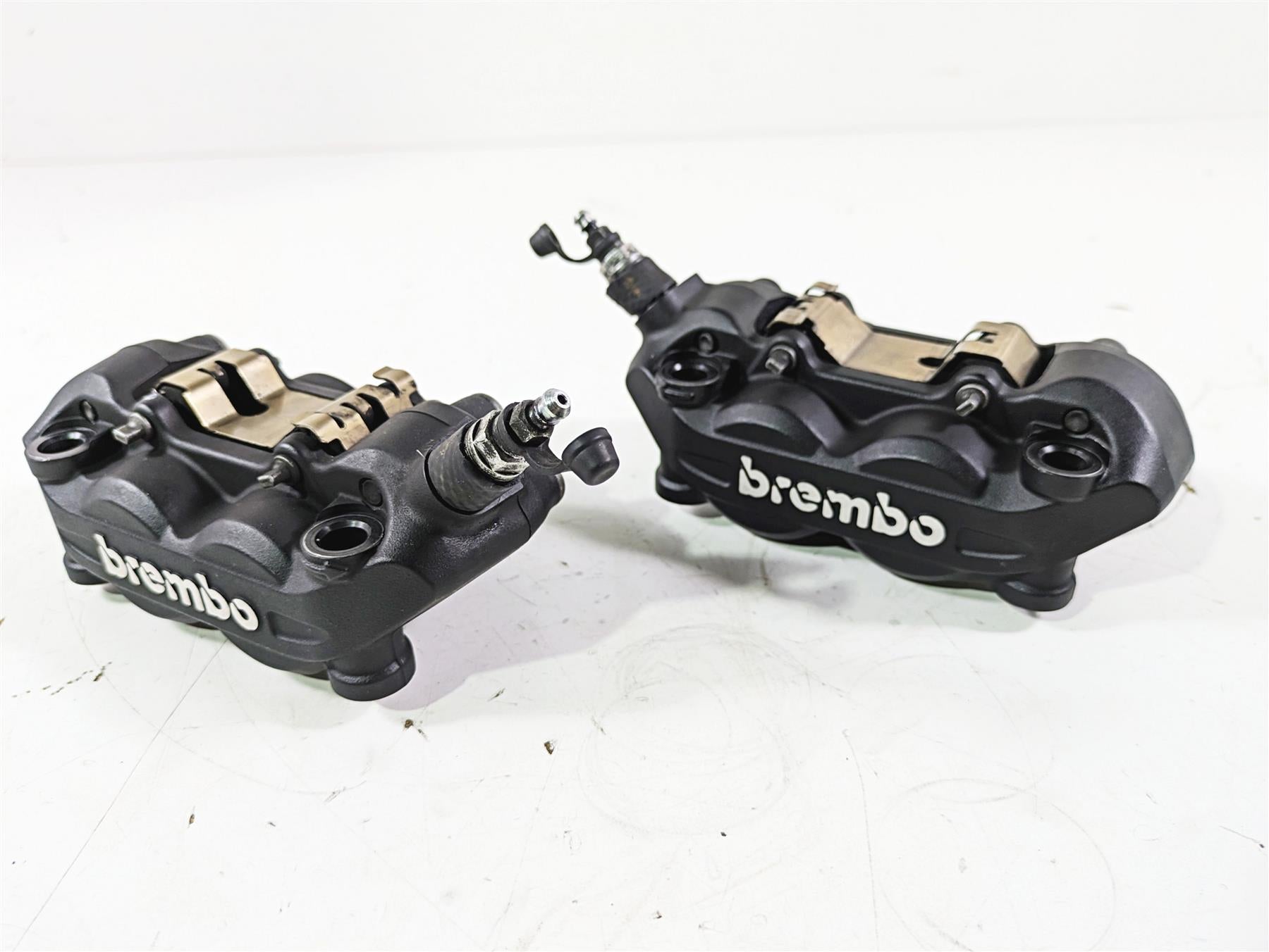 2016 Moto Guzzi Stelvio 1200 8V NTX Brembo Front Brake Caliper Set 887067 887068 {{ shop.shopifyCountryName }} - Mototech271