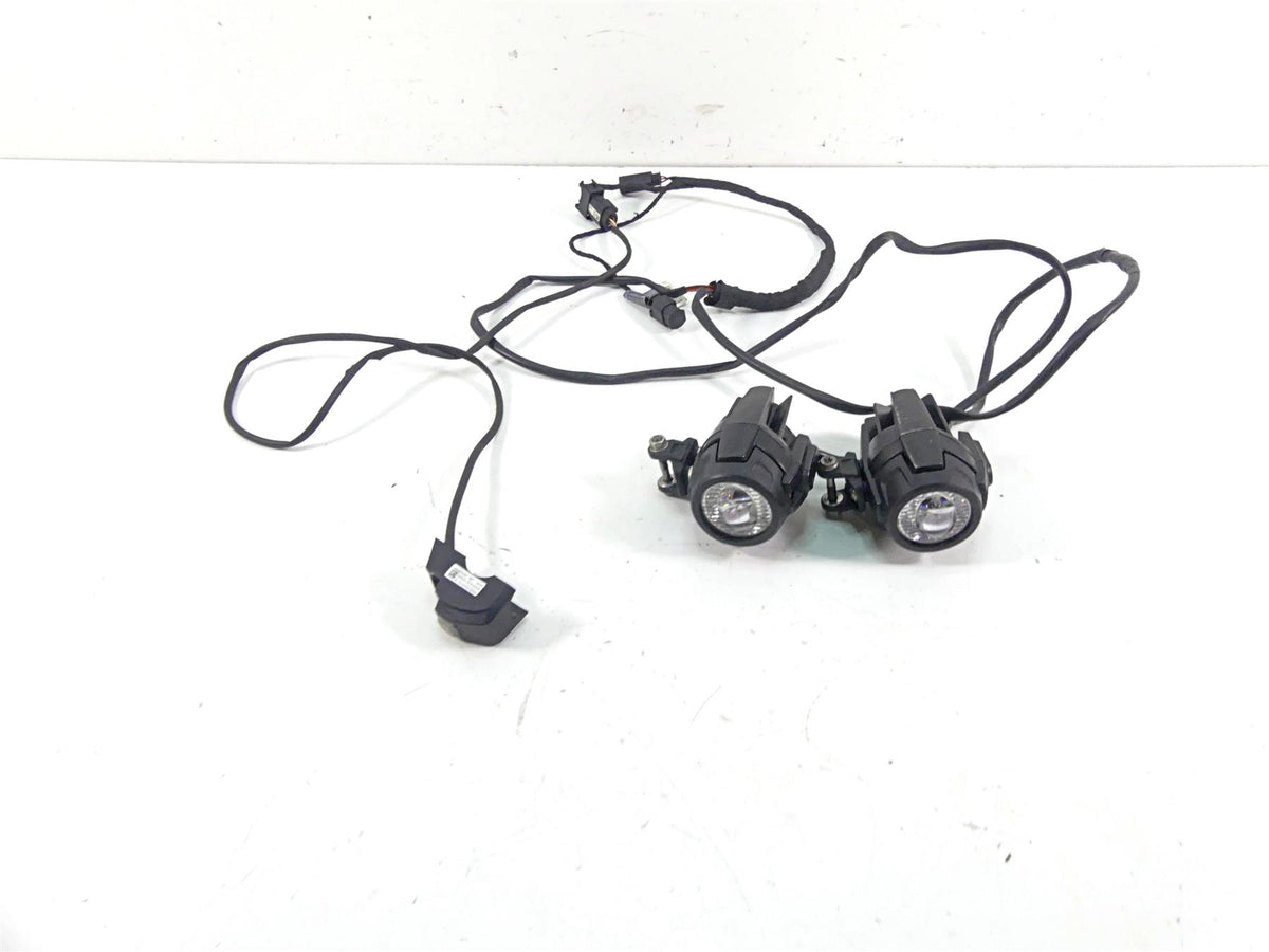 2016 BMW R1200GS Adv K51 Daytime Running Spot Light Set 63178532147 {{ shop.shopifyCountryName }} - Mototech271