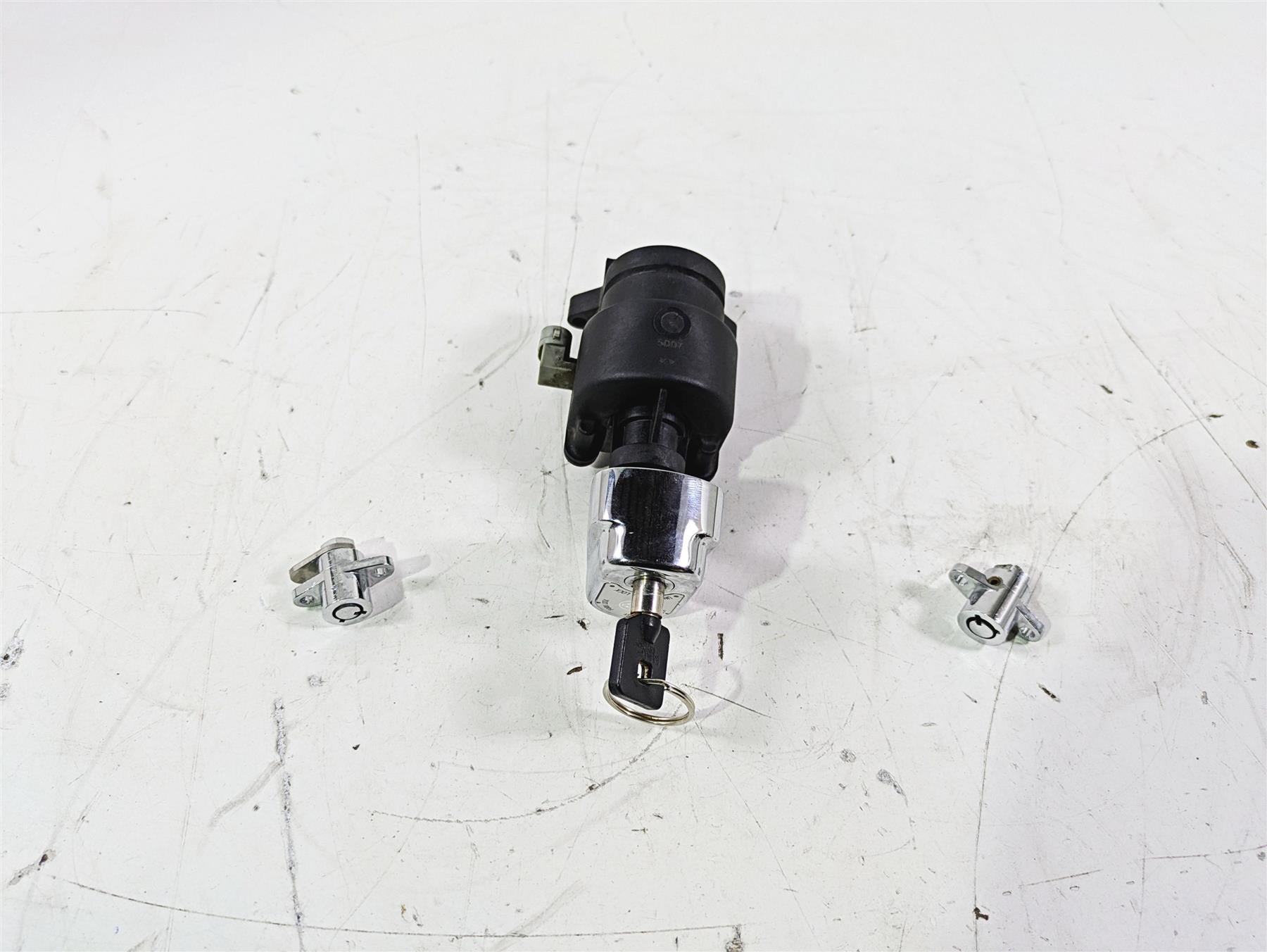 2015 Harley Touring FLHTKL E -Glide Low Ignition Switch Key Set - Read 71400012B | Mototech271