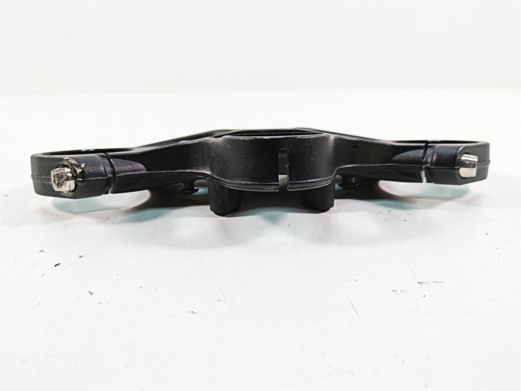 2020 Aprilia Tuono V4 Factory Upper Triple Tree Steering Clamp 2B005702 898680 {{ shop.shopifyCountryName }} - Mototech271