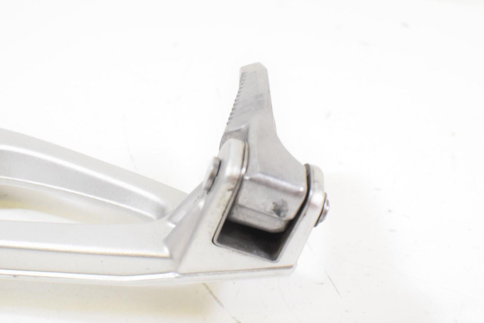 08 BMW K1200R K1200 R Sport K43 Passenger Footpeg Foot Peg Rest 46717660170 {{ shop.shopifyCountryName }} - Mototech271