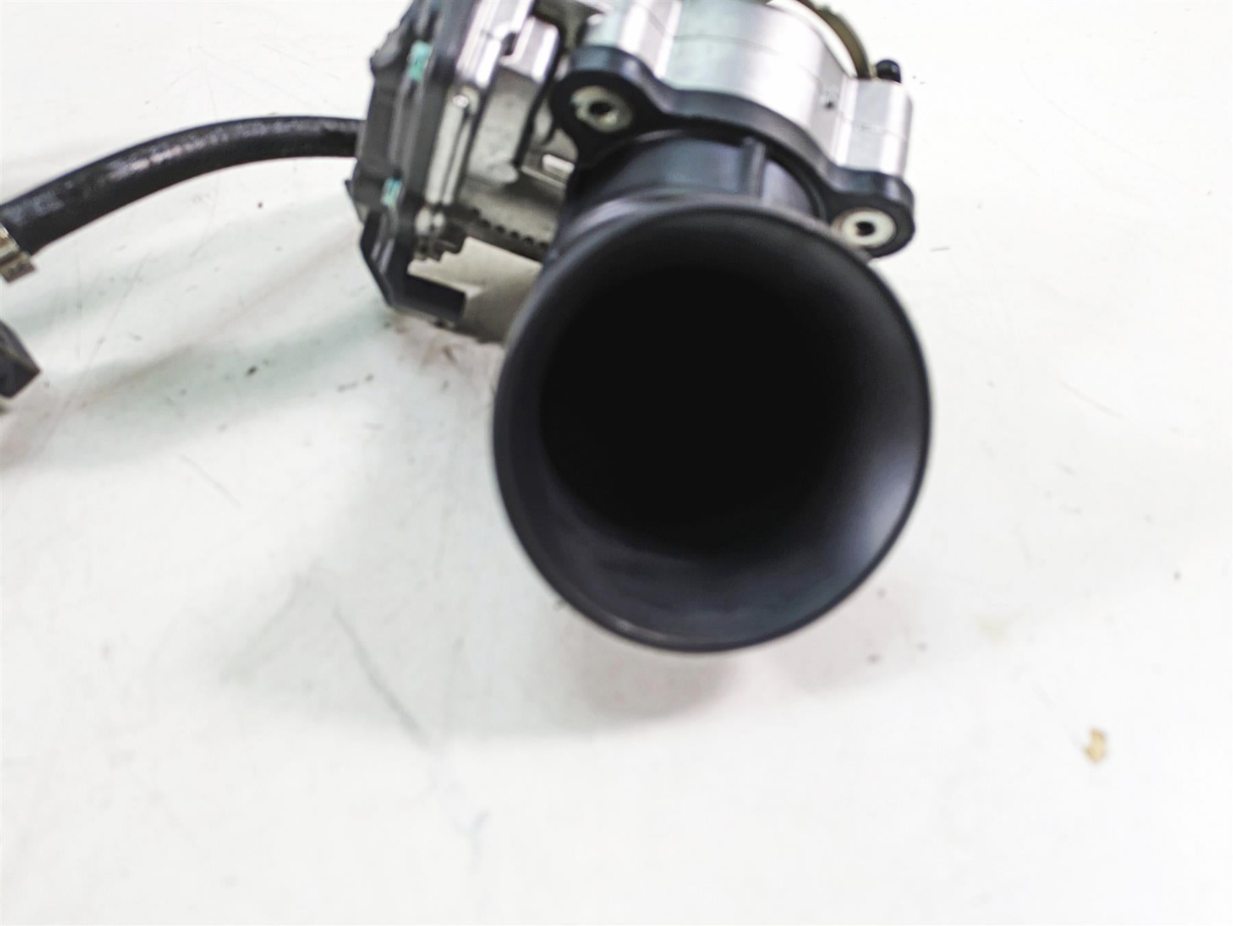 2020 Ducati Scrambler 1100 Sport Pro Throttle Body Intake 28241071A 14010851E {{ shop.shopifyCountryName }} - Mototech271